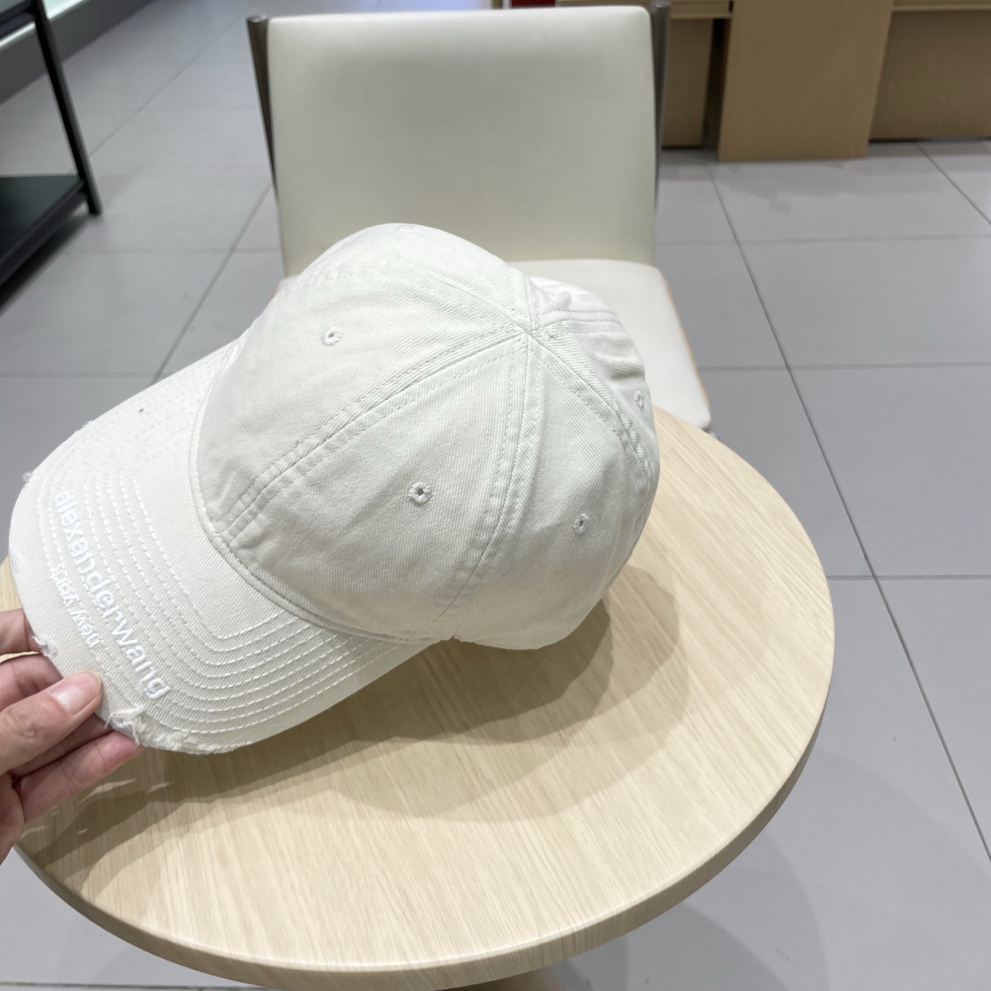  大王wang新款刺绣logo棒球帽，很酷的色系，男女佩戴都有不同style，第一批抢先出货！巴黎粉必入