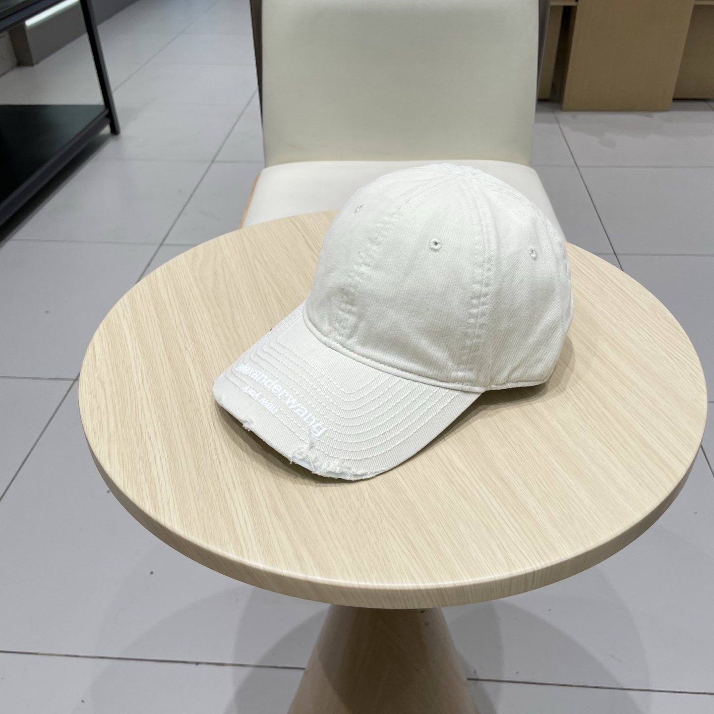  大王wang新款刺绣logo棒球帽，很酷的色系，男女佩戴都有不同style，第一批抢先出货！巴黎粉必入
