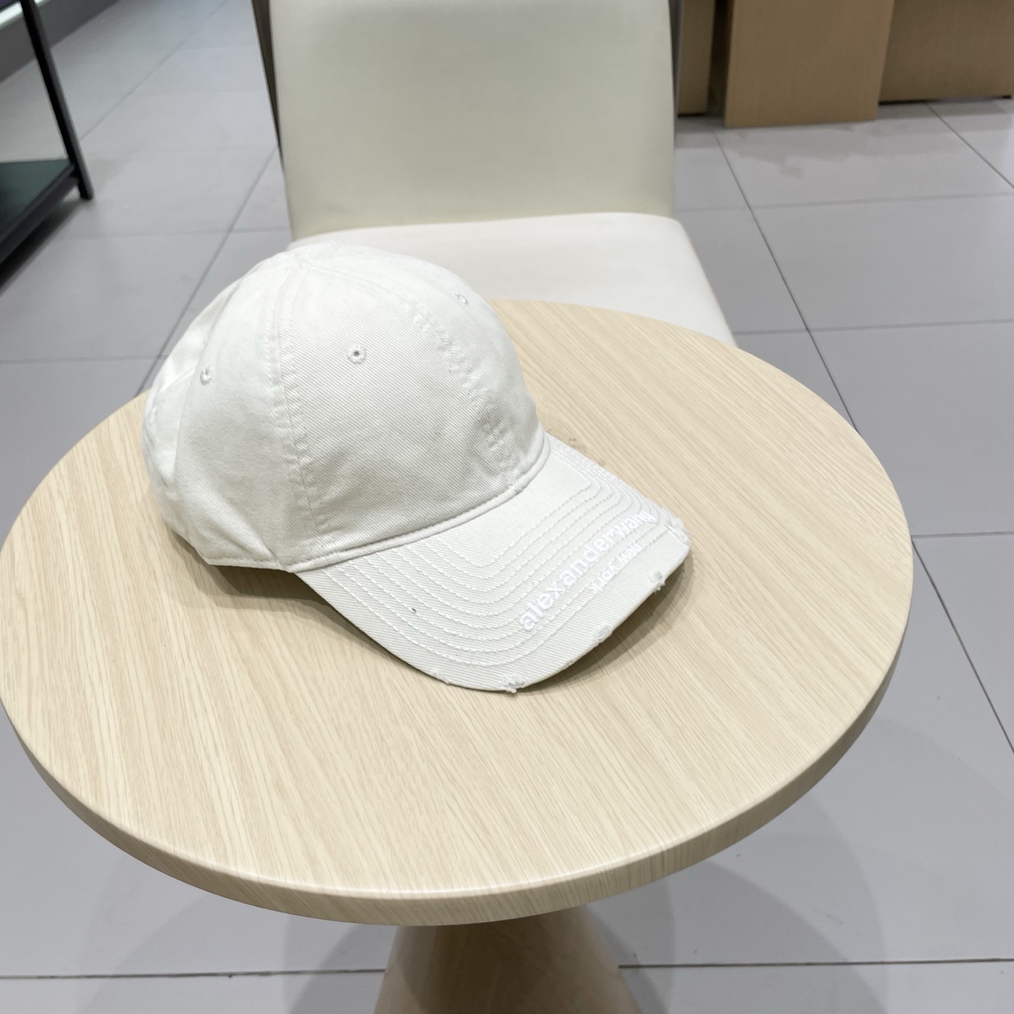  大王wang新款刺绣logo棒球帽，很酷的色系，男女佩戴都有不同style，第一批抢先出货！巴黎粉必入