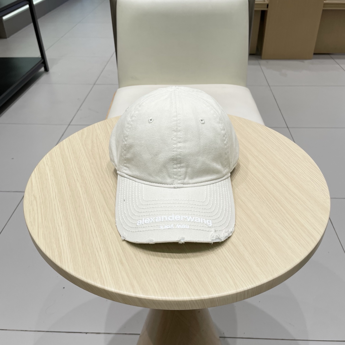  大王wang新款刺绣logo棒球帽，很酷的色系，男女佩戴都有不同style，第一批抢先出货！巴黎粉必入