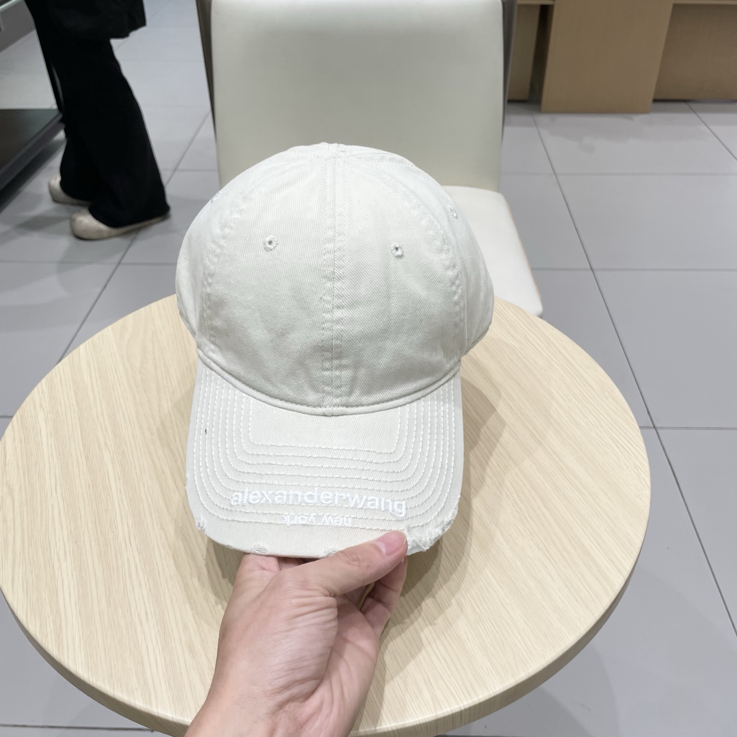  大王wang新款刺绣logo棒球帽，很酷的色系，男女佩戴都有不同style，第一批抢先出货！巴黎粉必入