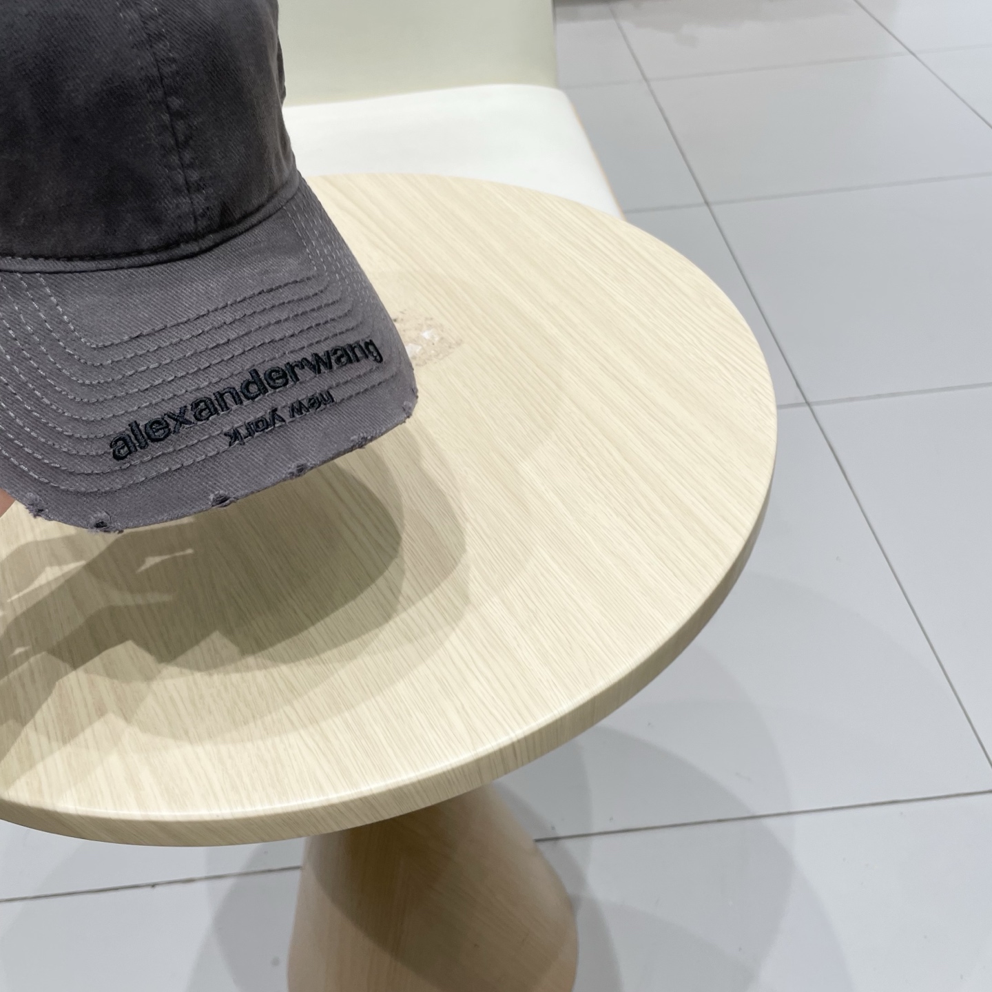  大王wang新款刺绣logo棒球帽，很酷的色系，男女佩戴都有不同style，第一批抢先出货！巴黎粉必入