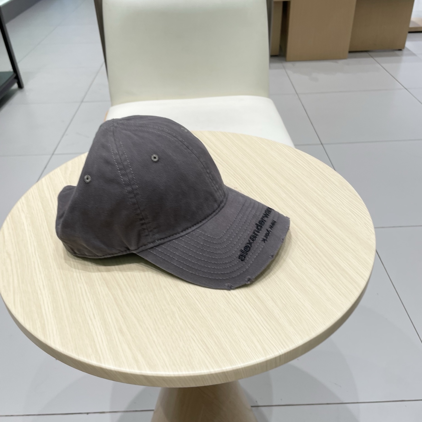  大王wang新款刺绣logo棒球帽，很酷的色系，男女佩戴都有不同style，第一批抢先出货！巴黎粉必入