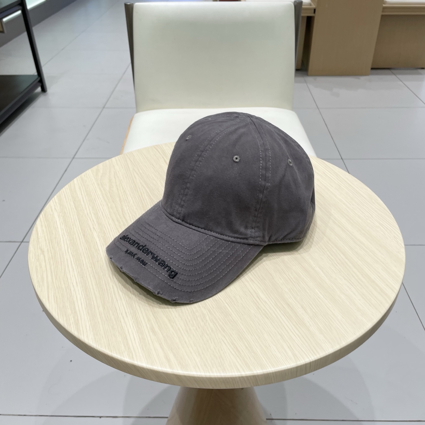  大王wang新款刺绣logo棒球帽，很酷的色系，男女佩戴都有不同style，第一批抢先出货！巴黎粉必入