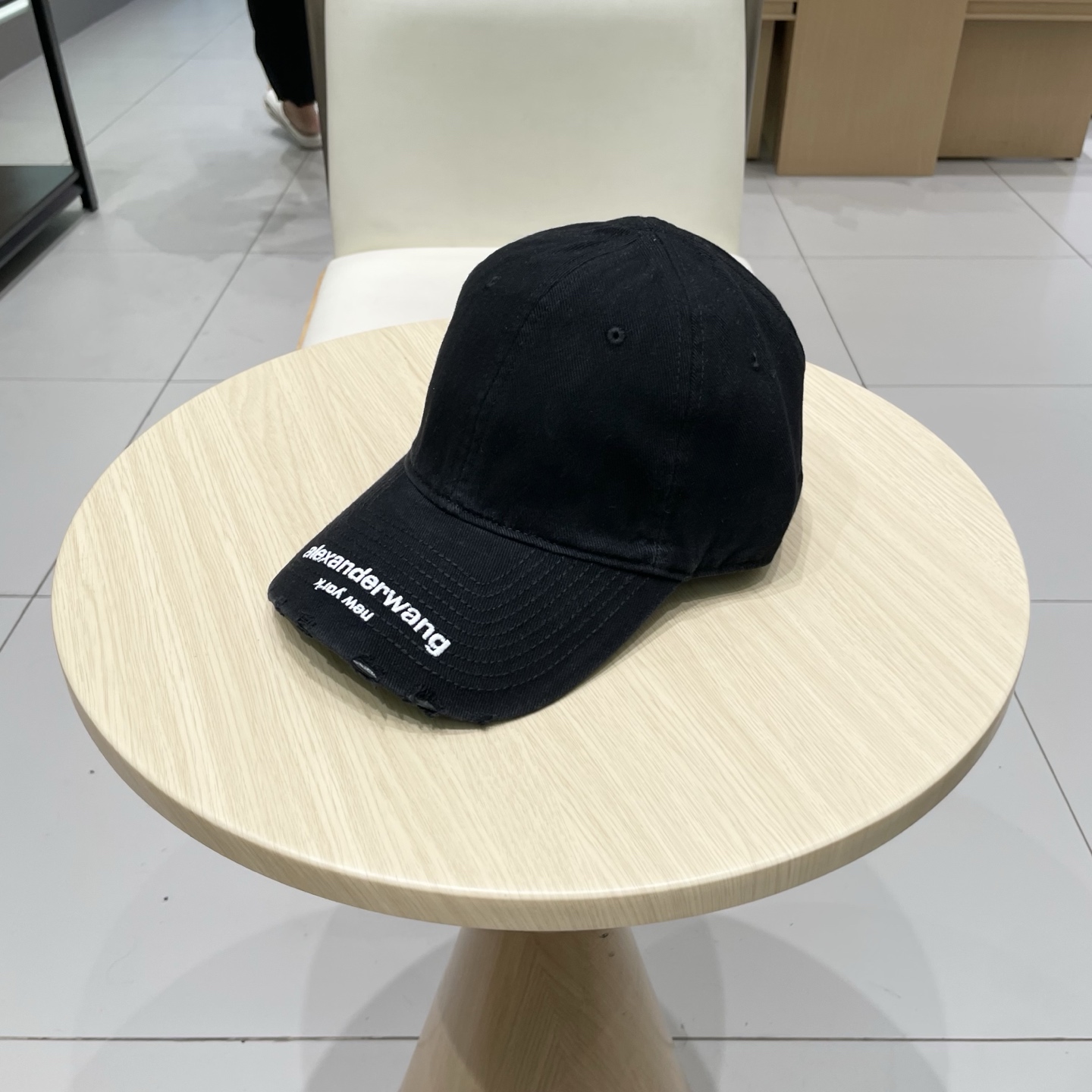  大王wang新款刺绣logo棒球帽，很酷的色系，男女佩戴都有不同style，第一批抢先出货！巴黎粉必入