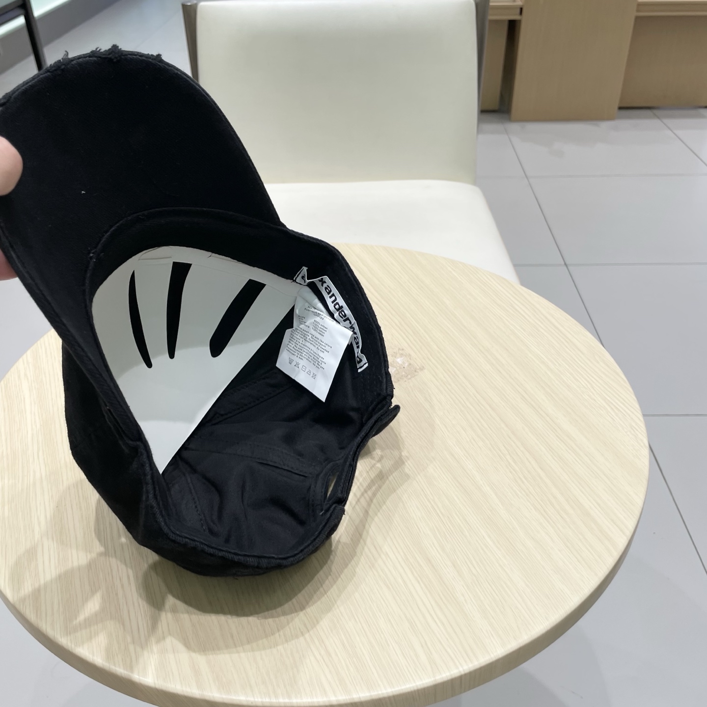  大王wang新款刺绣logo棒球帽，很酷的色系，男女佩戴都有不同style，第一批抢先出货！巴黎粉必入