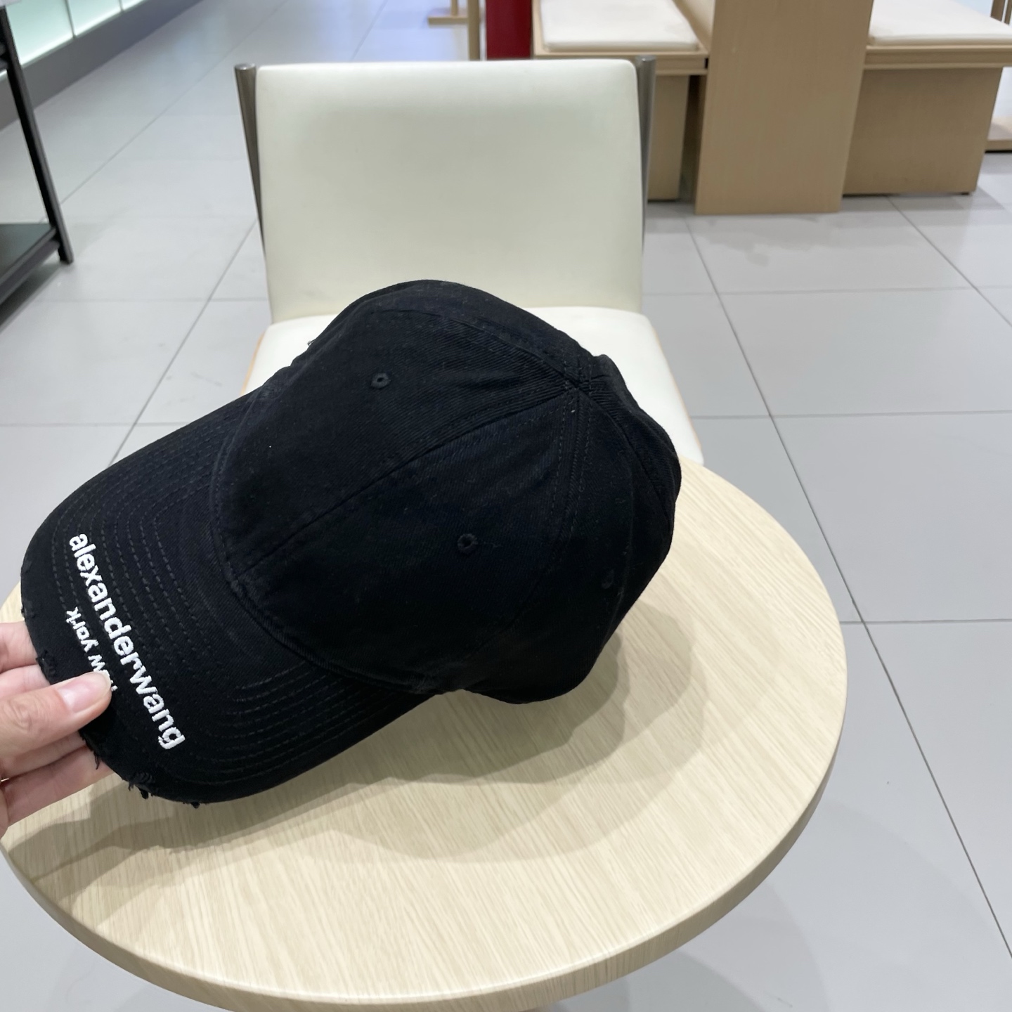  大王wang新款刺绣logo棒球帽，很酷的色系，男女佩戴都有不同style，第一批抢先出货！巴黎粉必入