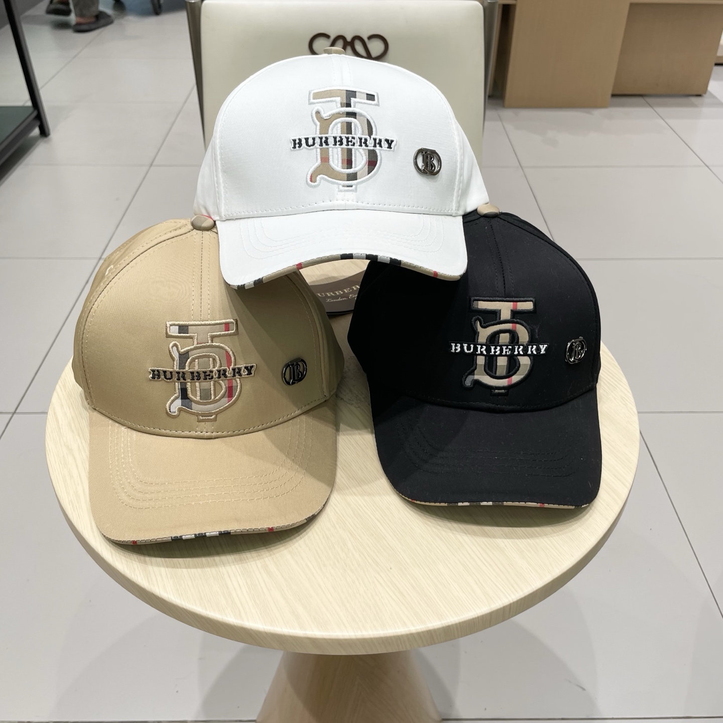 Burberry巴宝莉专柜新款棒球帽，细节做工都很精致超舒服！百搭款市场最好版本