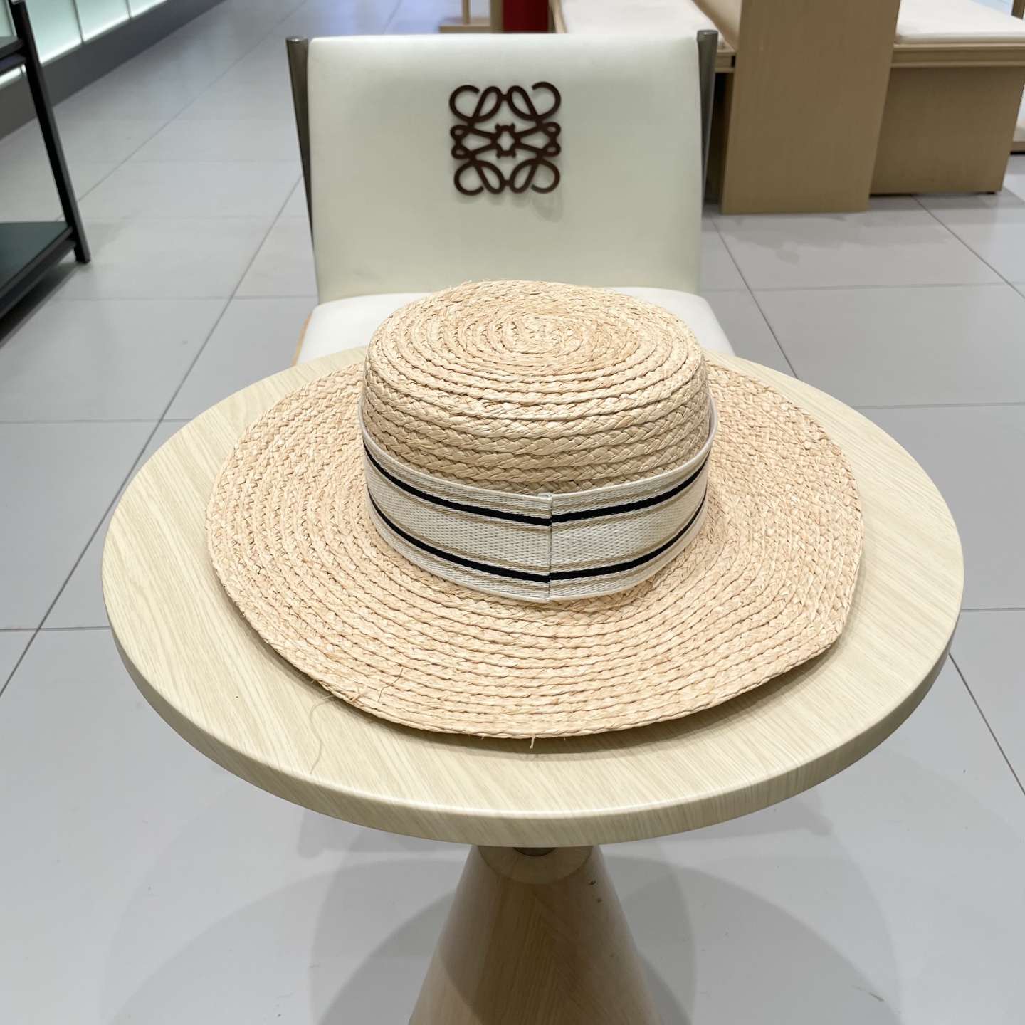  缪缪miumiu拉菲草平顶帽有点美