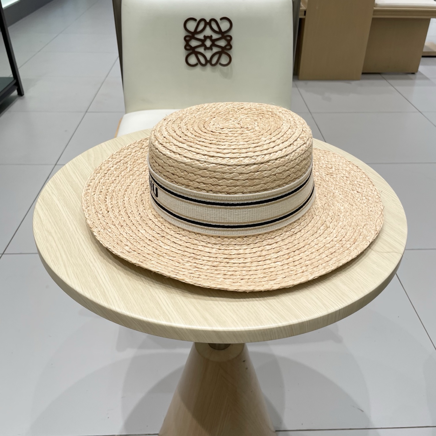  缪缪miumiu拉菲草平顶帽有点美