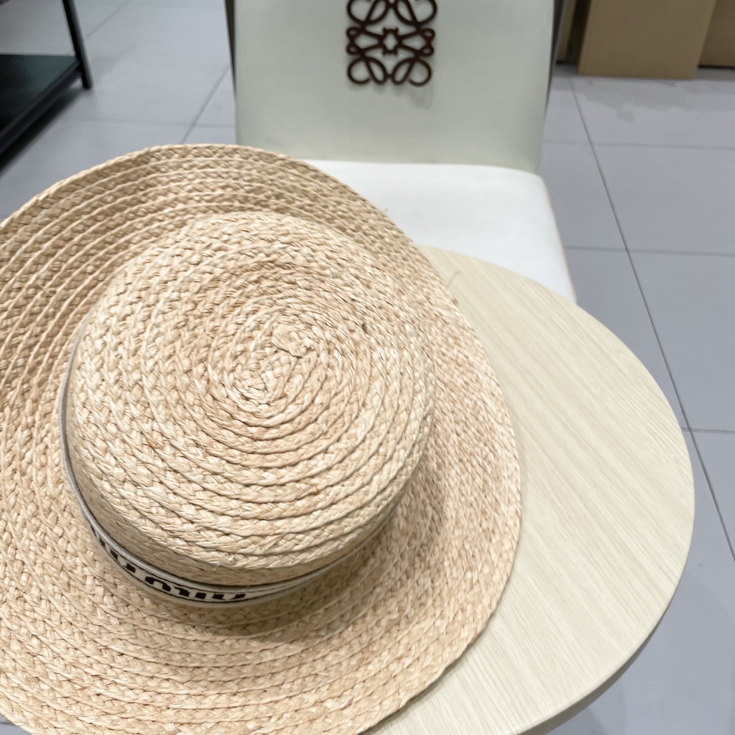  缪缪miumiu拉菲草平顶帽有点美