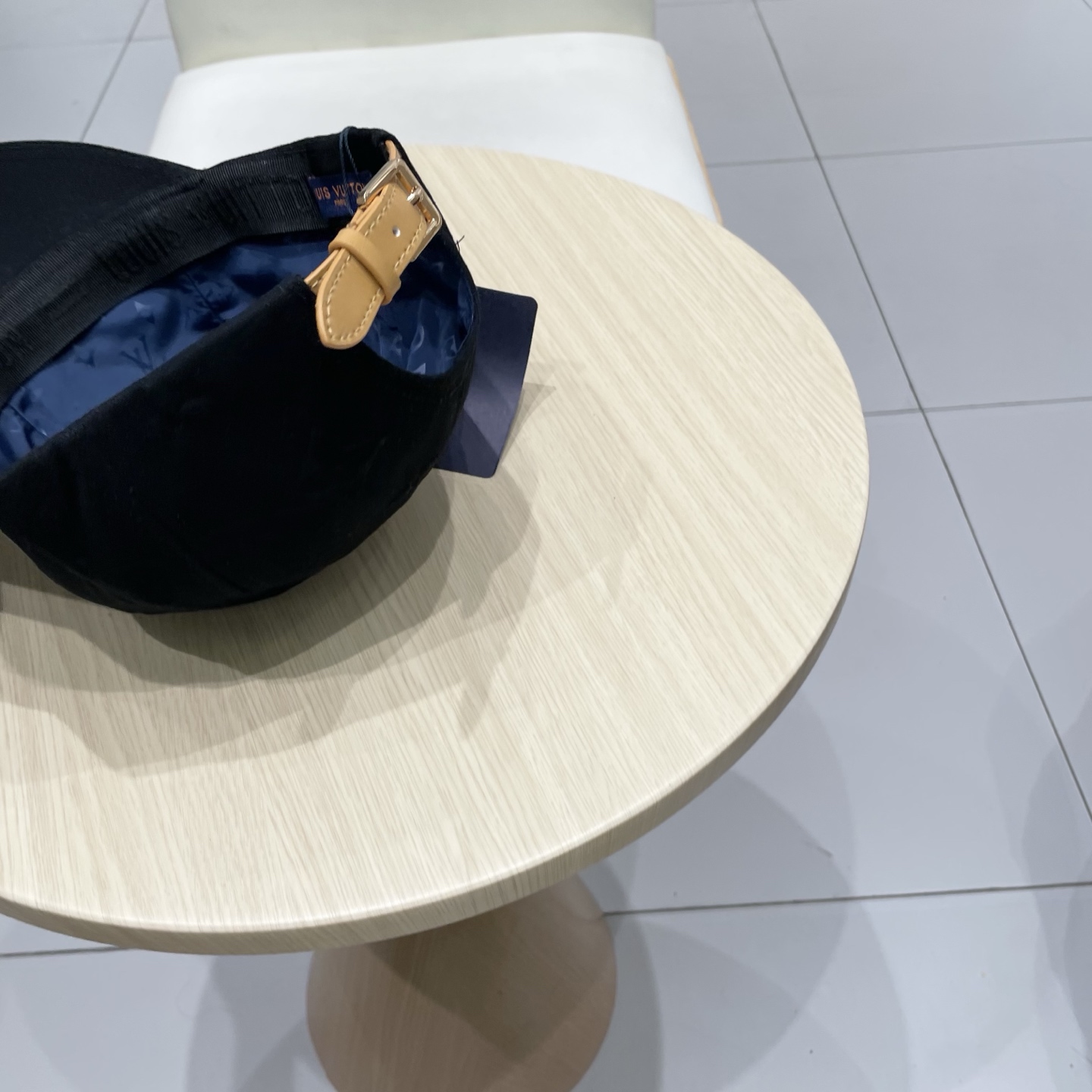 LV路易威登官网同步高版本 新款压花牛仔棒球帽🧢
火爆技术升级，洗水牛仔风街头风十足
更符合现在时尚小哥