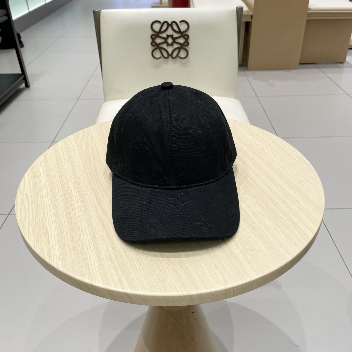 LV路易威登官网同步高版本 新款压花牛仔棒球帽🧢
火爆技术升级，洗水牛仔风街头风十足
更符合现在时尚小哥