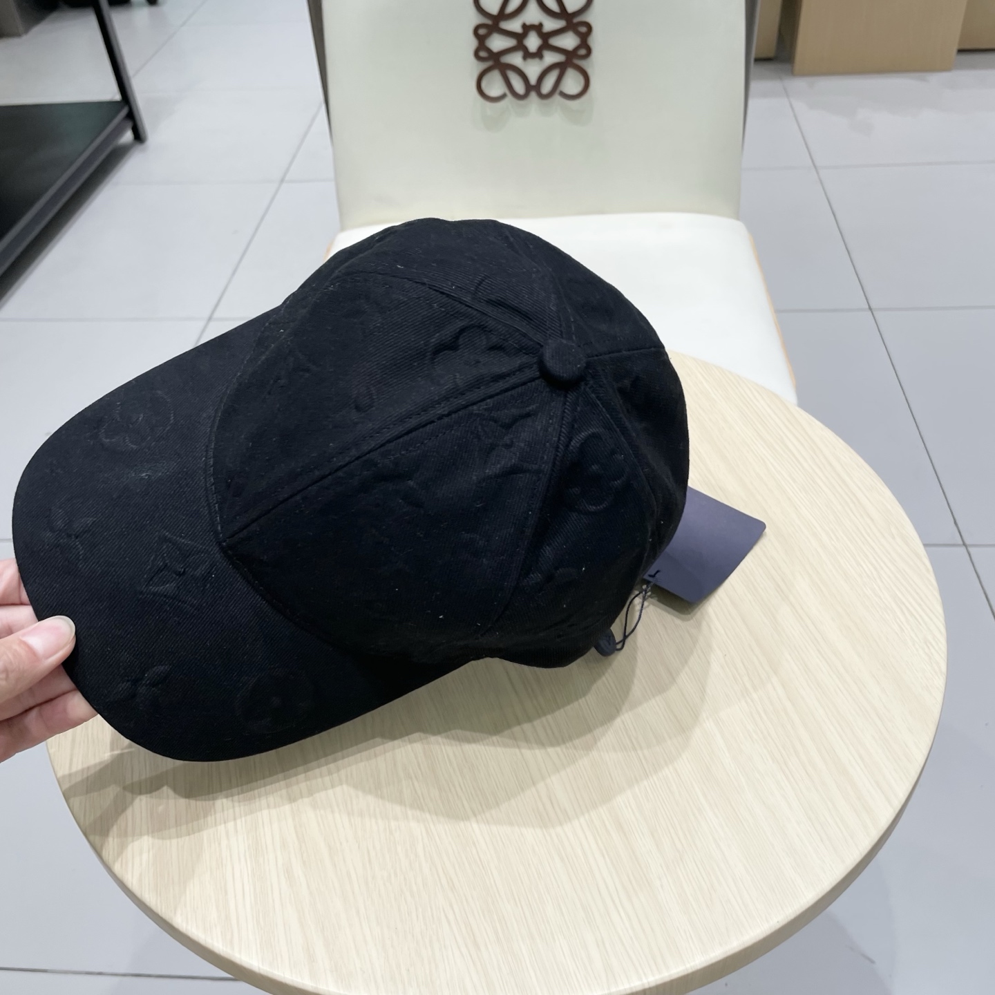LV路易威登官网同步高版本 新款压花牛仔棒球帽🧢
火爆技术升级，洗水牛仔风街头风十足
更符合现在时尚小哥