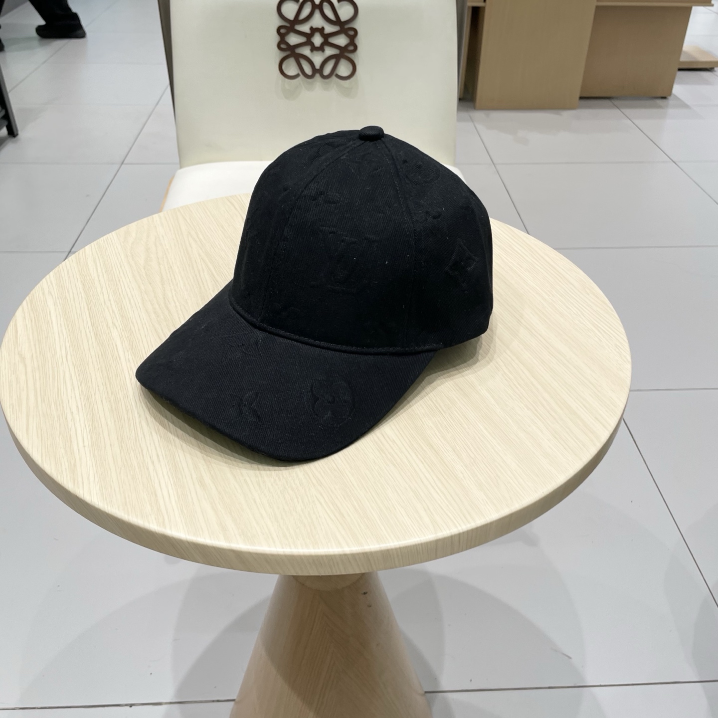 LV路易威登官网同步高版本 新款压花牛仔棒球帽🧢
火爆技术升级，洗水牛仔风街头风十足
更符合现在时尚小哥