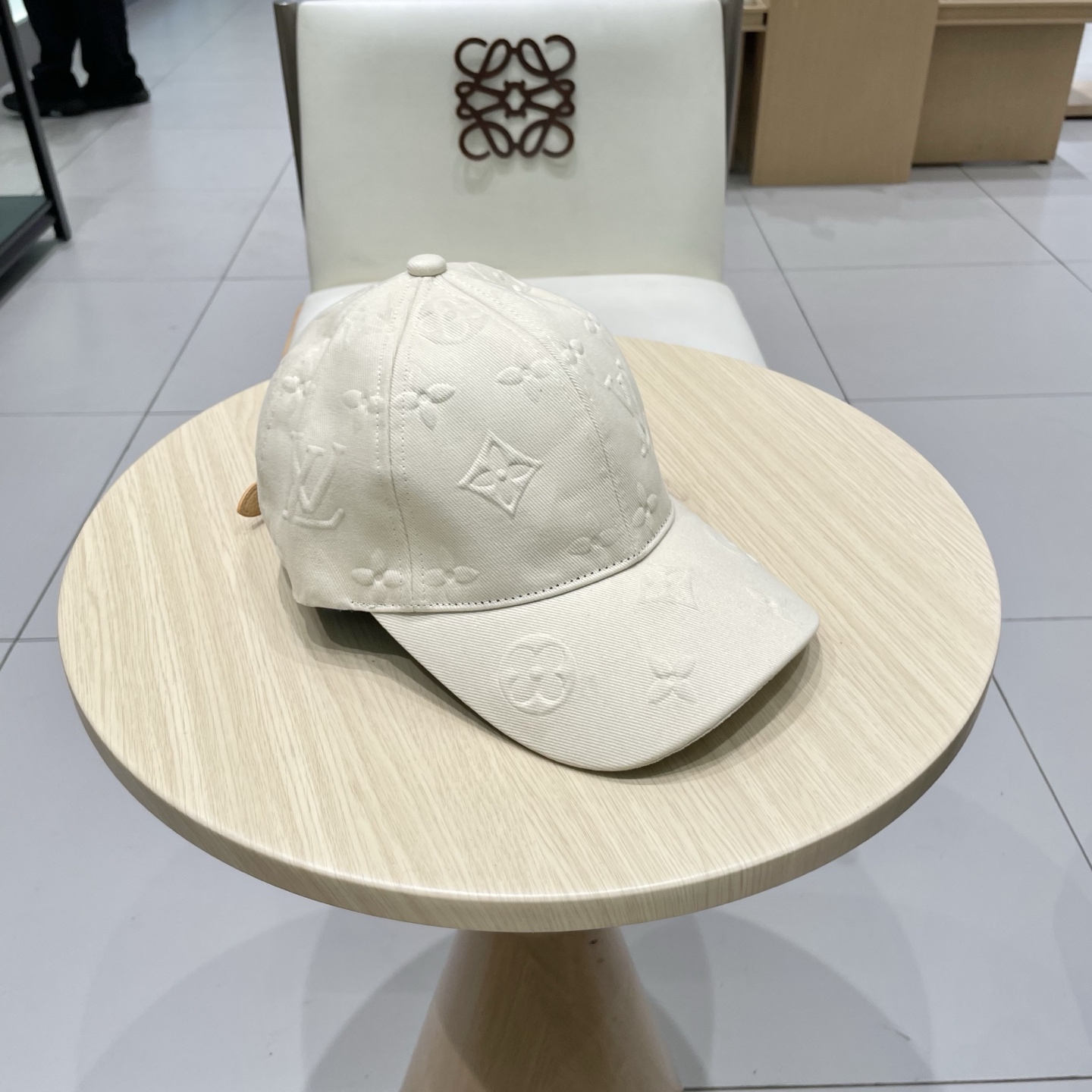 LV路易威登官网同步高版本 新款压花牛仔棒球帽🧢
火爆技术升级，洗水牛仔风街头风十足
更符合现在时尚小哥