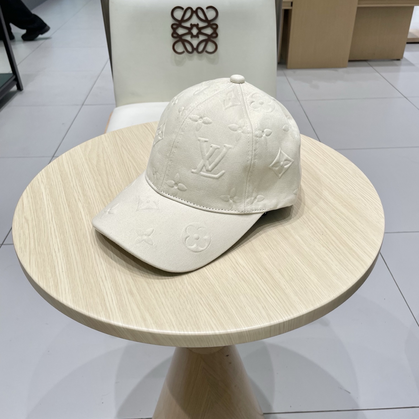 LV路易威登官网同步高版本 新款压花牛仔棒球帽🧢
火爆技术升级，洗水牛仔风街头风十足
更符合现在时尚小哥