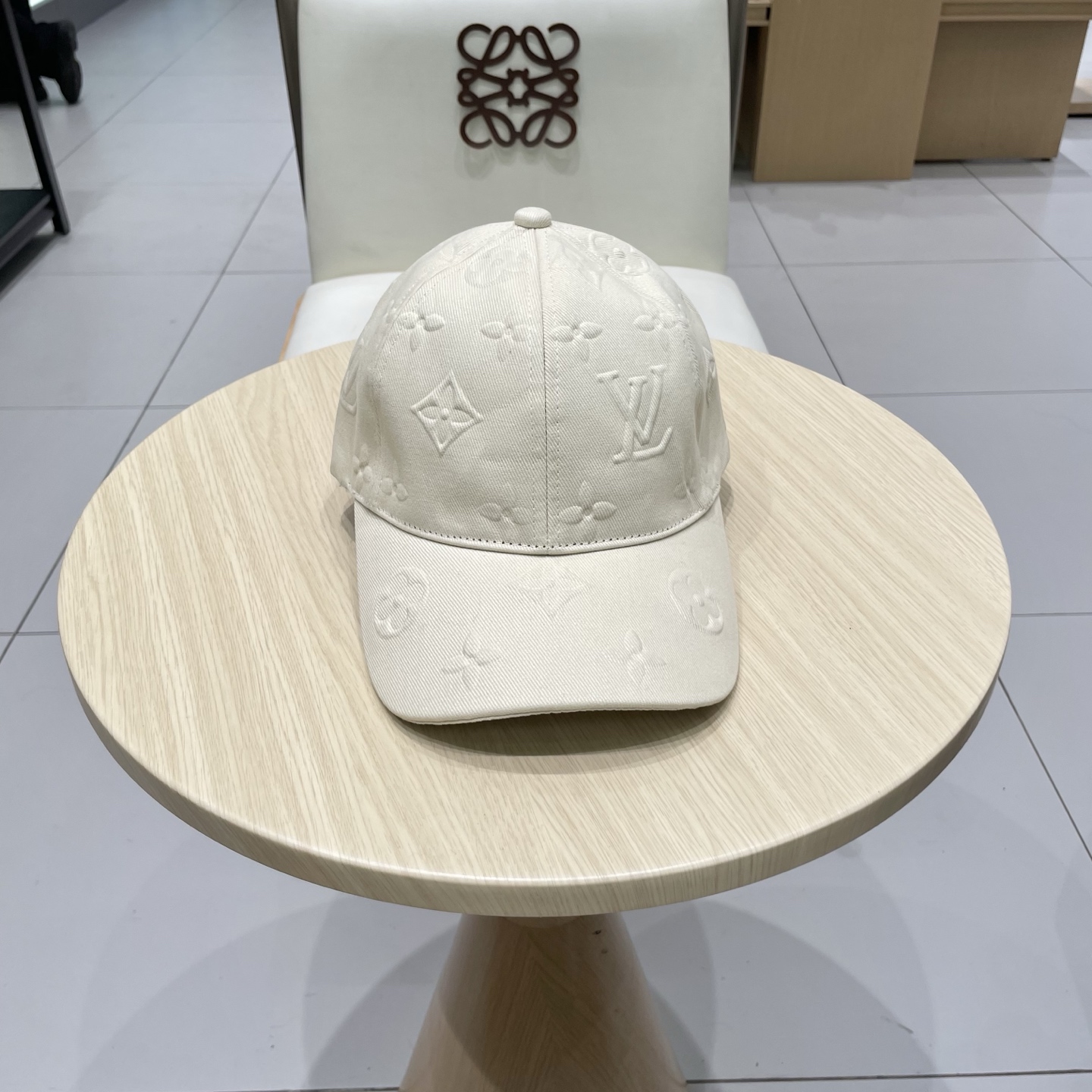 LV路易威登官网同步高版本 新款压花牛仔棒球帽🧢
火爆技术升级，洗水牛仔风街头风十足
更符合现在时尚小哥