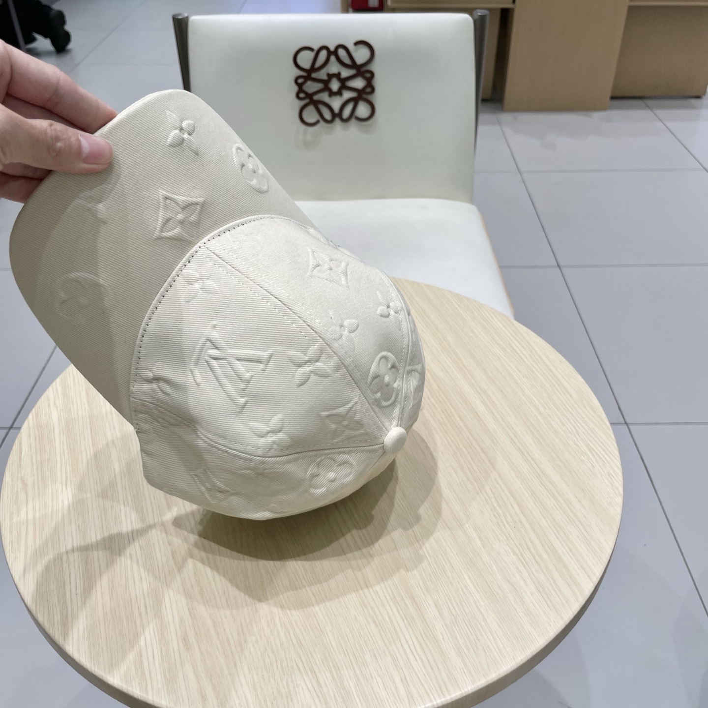 LV路易威登官网同步高版本 新款压花牛仔棒球帽🧢
火爆技术升级，洗水牛仔风街头风十足
更符合现在时尚小哥