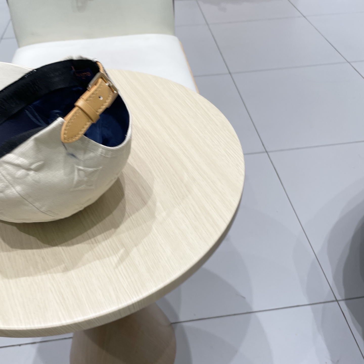 LV路易威登官网同步高版本 新款压花牛仔棒球帽🧢
火爆技术升级，洗水牛仔风街头风十足
更符合现在时尚小哥