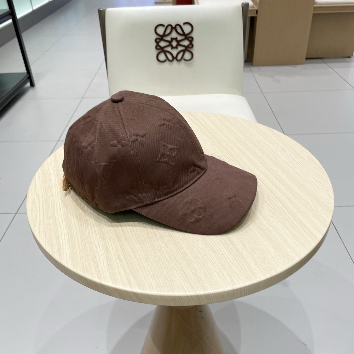 LV路易威登官网同步高版本 新款压花牛仔棒球帽🧢
火爆技术升级，洗水牛仔风街头风十足
更符合现在时尚小哥