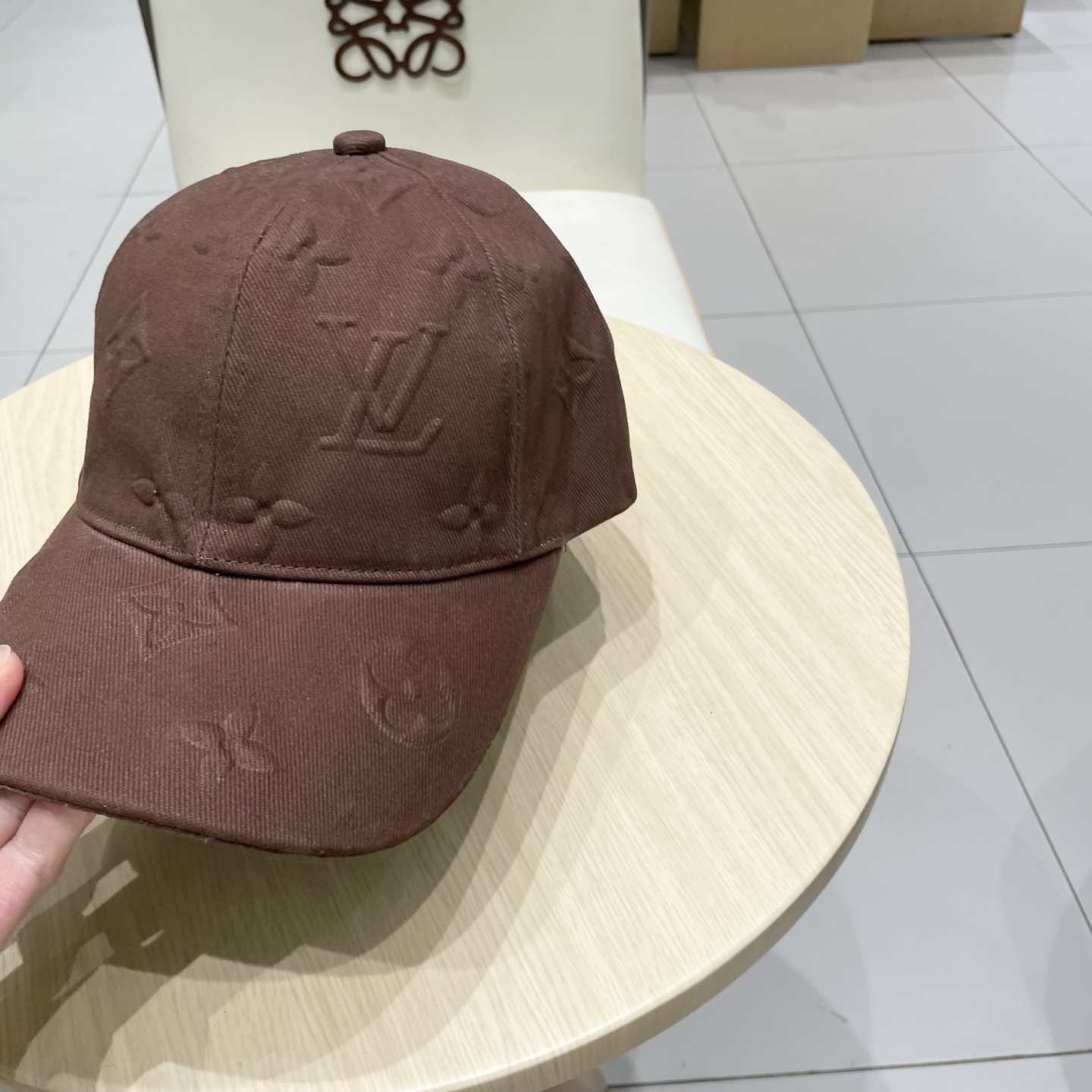 LV路易威登官网同步高版本 新款压花牛仔棒球帽🧢
火爆技术升级，洗水牛仔风街头风十足
更符合现在时尚小哥