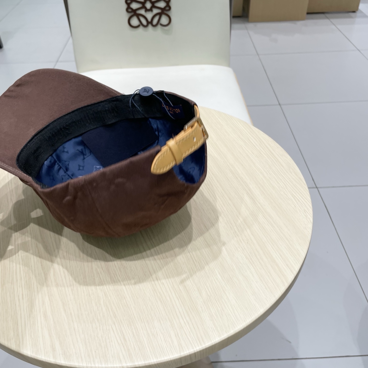 LV路易威登官网同步高版本 新款压花牛仔棒球帽🧢
火爆技术升级，洗水牛仔风街头风十足
更符合现在时尚小哥