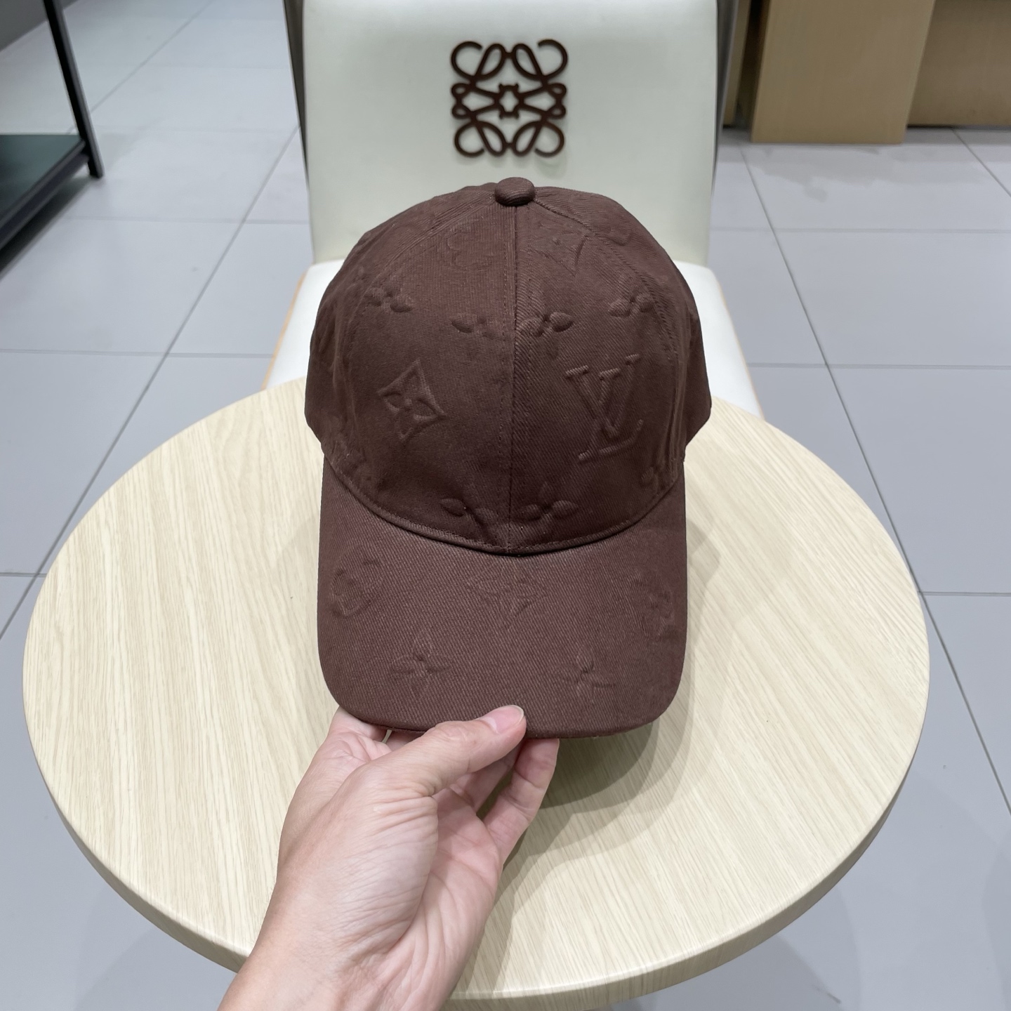 LV路易威登官网同步高版本 新款压花牛仔棒球帽🧢
火爆技术升级，洗水牛仔风街头风十足
更符合现在时尚小哥