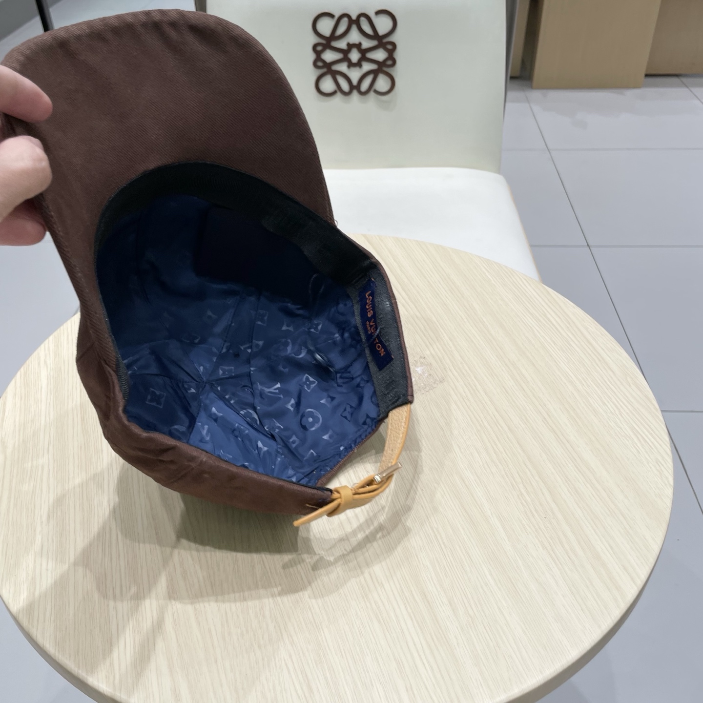 LV路易威登官网同步高版本 新款压花牛仔棒球帽🧢
火爆技术升级，洗水牛仔风街头风十足
更符合现在时尚小哥