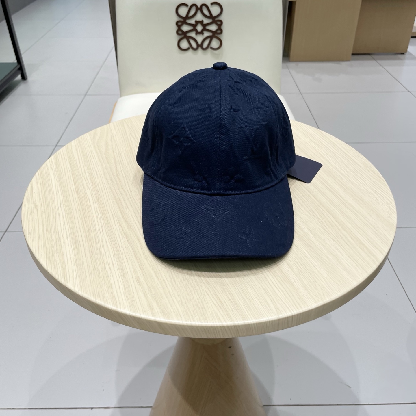 LV路易威登官网同步高版本 新款压花牛仔棒球帽🧢
火爆技术升级，洗水牛仔风街头风十足
更符合现在时尚小哥