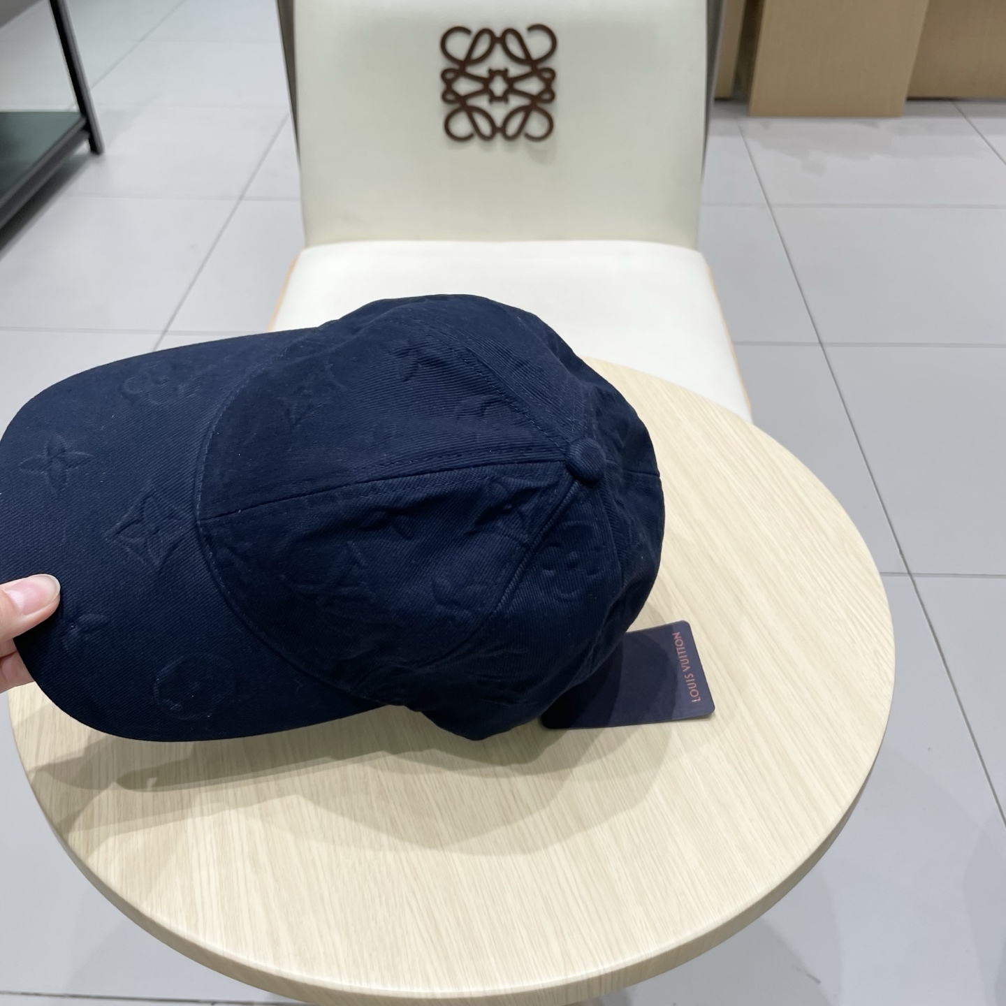 LV路易威登官网同步高版本 新款压花牛仔棒球帽🧢
火爆技术升级，洗水牛仔风街头风十足
更符合现在时尚小哥
