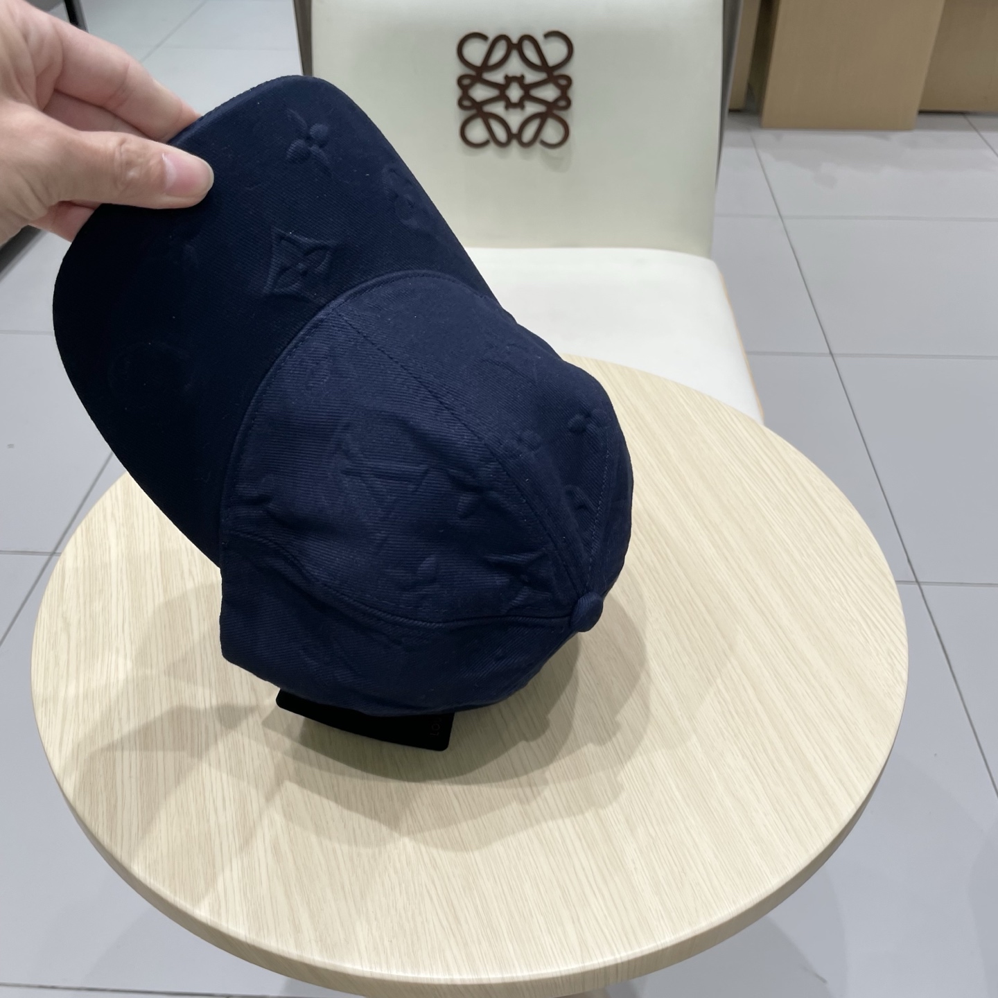 LV路易威登官网同步高版本 新款压花牛仔棒球帽🧢
火爆技术升级，洗水牛仔风街头风十足
更符合现在时尚小哥