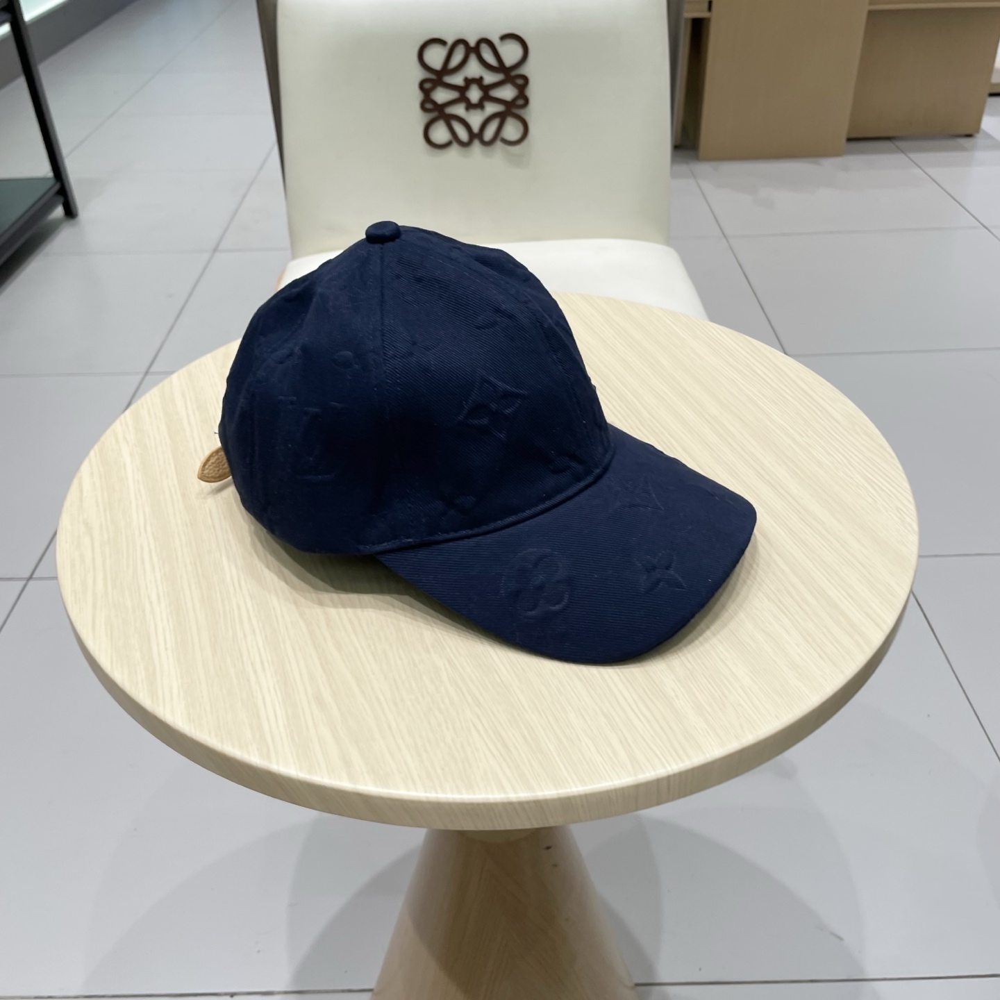 LV路易威登官网同步高版本 新款压花牛仔棒球帽🧢
火爆技术升级，洗水牛仔风街头风十足
更符合现在时尚小哥