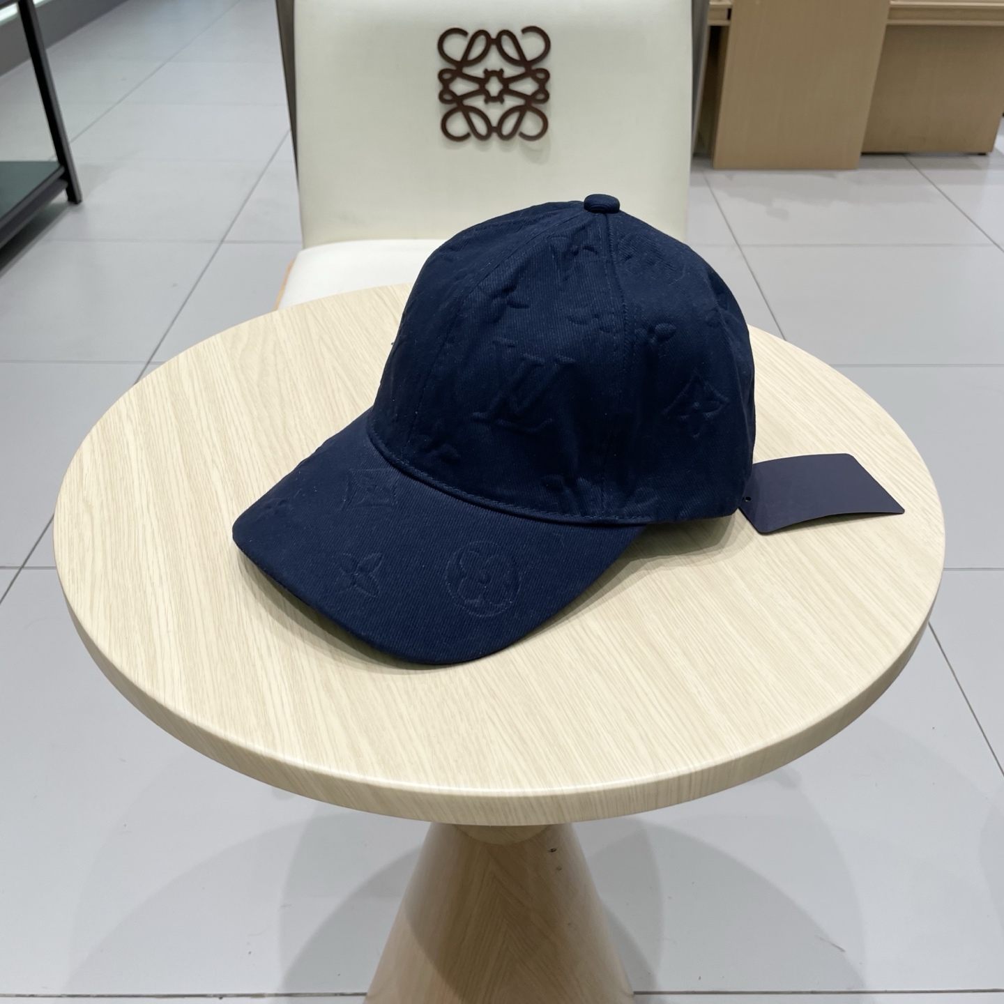 LV路易威登官网同步高版本 新款压花牛仔棒球帽🧢
火爆技术升级，洗水牛仔风街头风十足
更符合现在时尚小哥