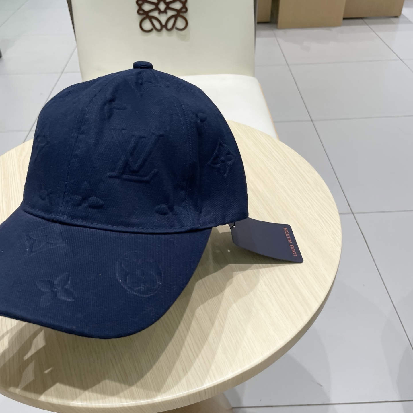 LV路易威登官网同步高版本 新款压花牛仔棒球帽🧢
火爆技术升级，洗水牛仔风街头风十足
更符合现在时尚小哥