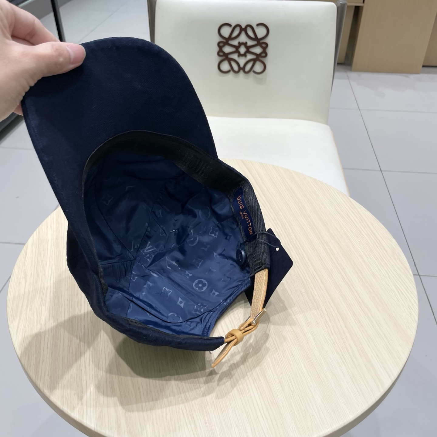 LV路易威登官网同步高版本 新款压花牛仔棒球帽🧢
火爆技术升级，洗水牛仔风街头风十足
更符合现在时尚小哥