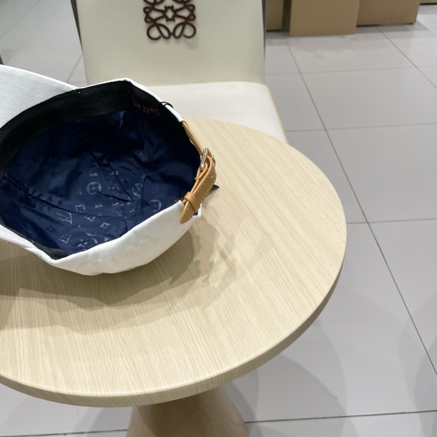 LV路易威登官网同步高版本 新款压花牛仔棒球帽🧢
火爆技术升级，洗水牛仔风街头风十足
更符合现在时尚小哥