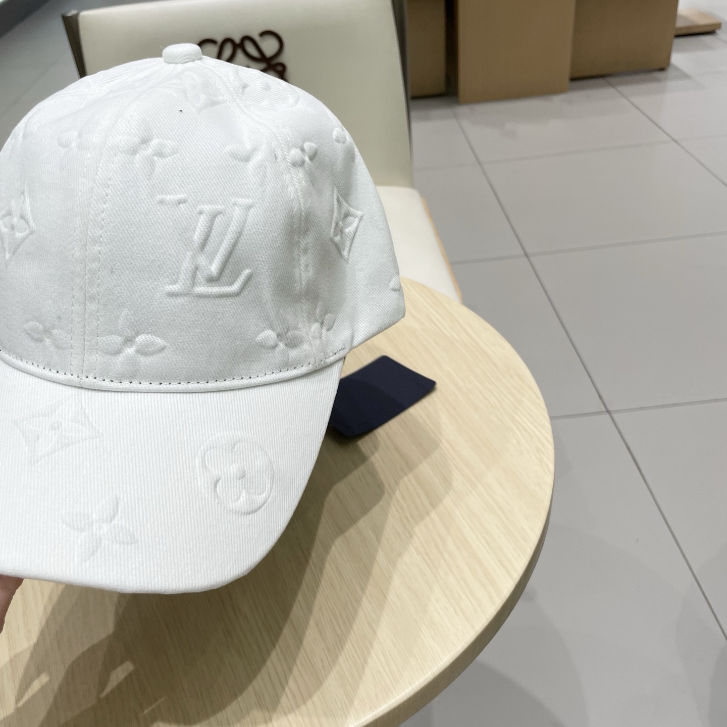 LV路易威登官网同步高版本 新款压花牛仔棒球帽🧢
火爆技术升级，洗水牛仔风街头风十足
更符合现在时尚小哥