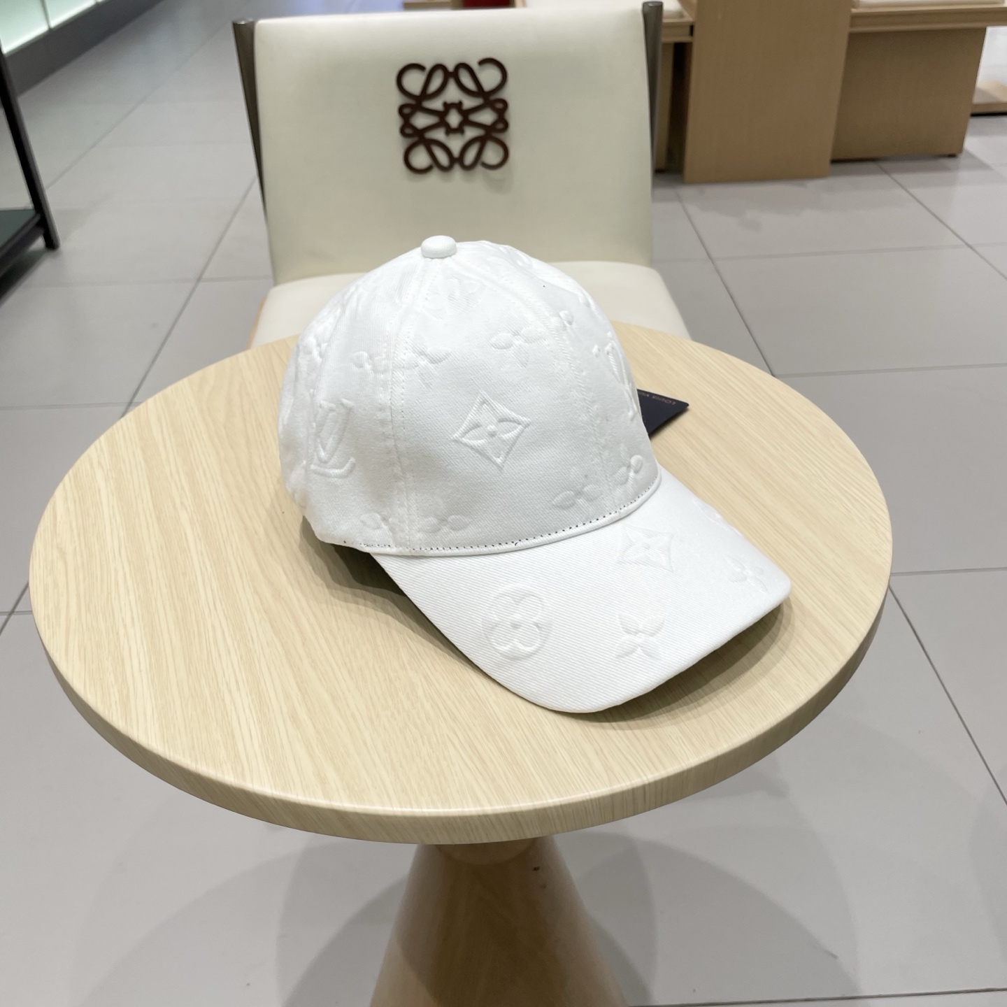 LV路易威登官网同步高版本 新款压花牛仔棒球帽🧢
火爆技术升级，洗水牛仔风街头风十足
更符合现在时尚小哥