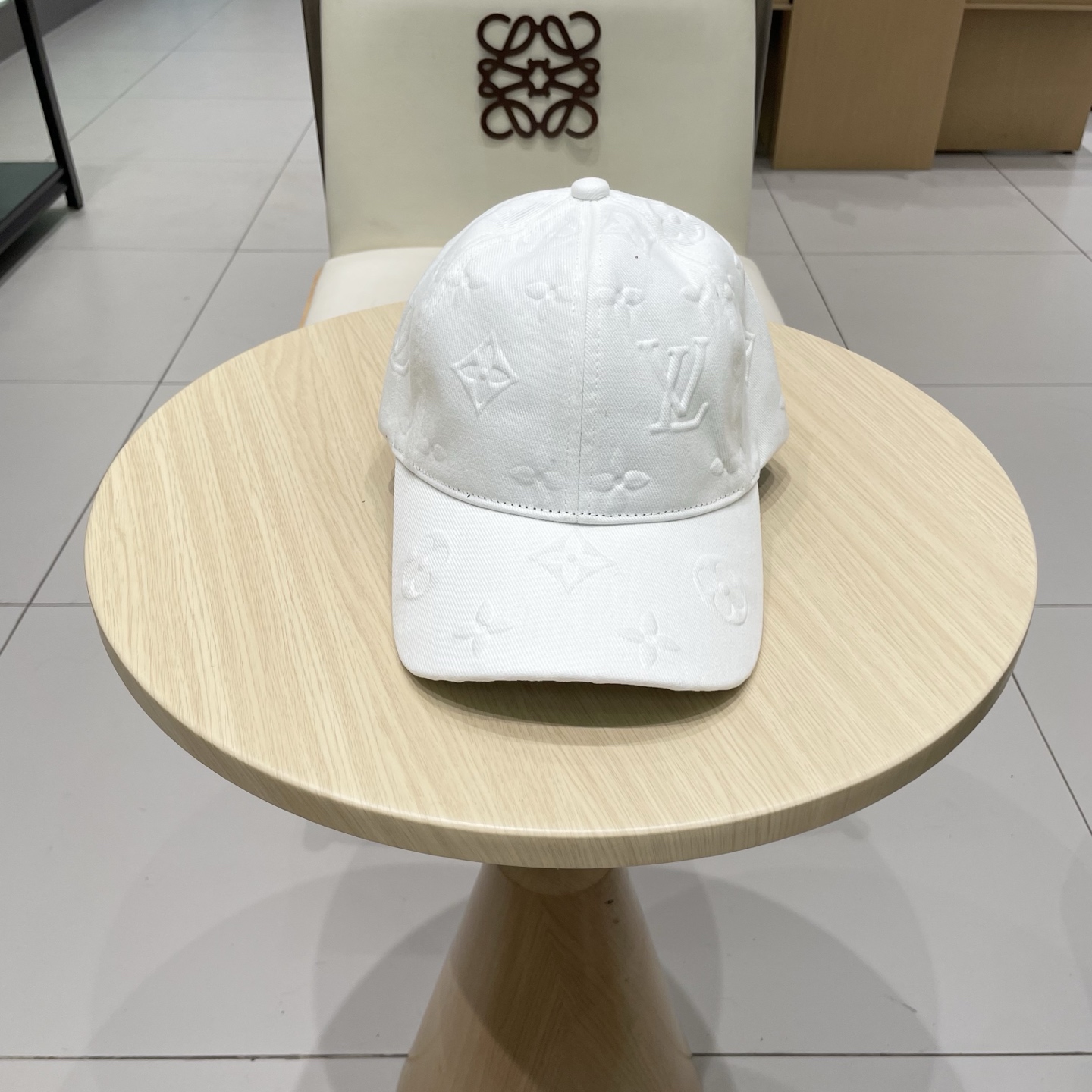 LV路易威登官网同步高版本 新款压花牛仔棒球帽🧢
火爆技术升级，洗水牛仔风街头风十足
更符合现在时尚小哥