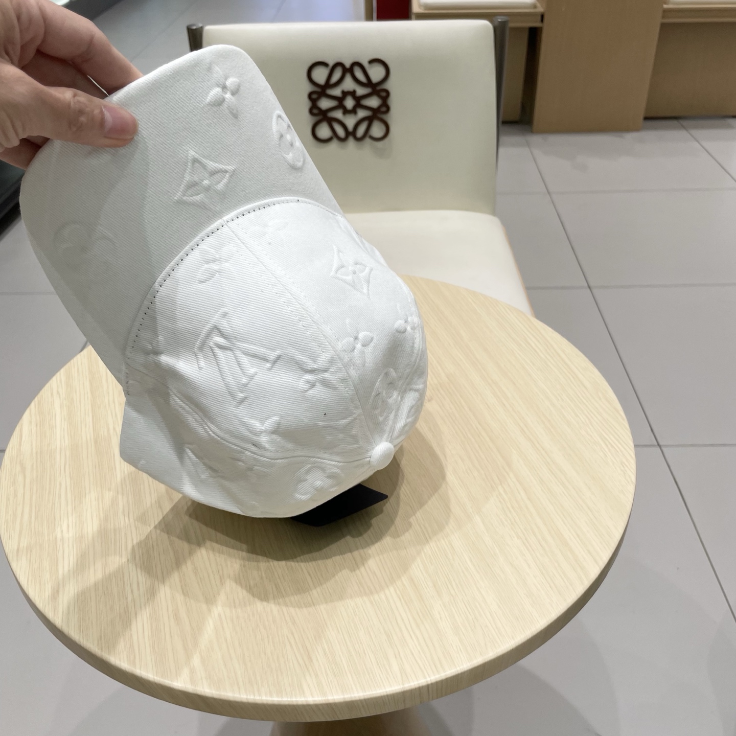 LV路易威登官网同步高版本 新款压花牛仔棒球帽🧢
火爆技术升级，洗水牛仔风街头风十足
更符合现在时尚小哥