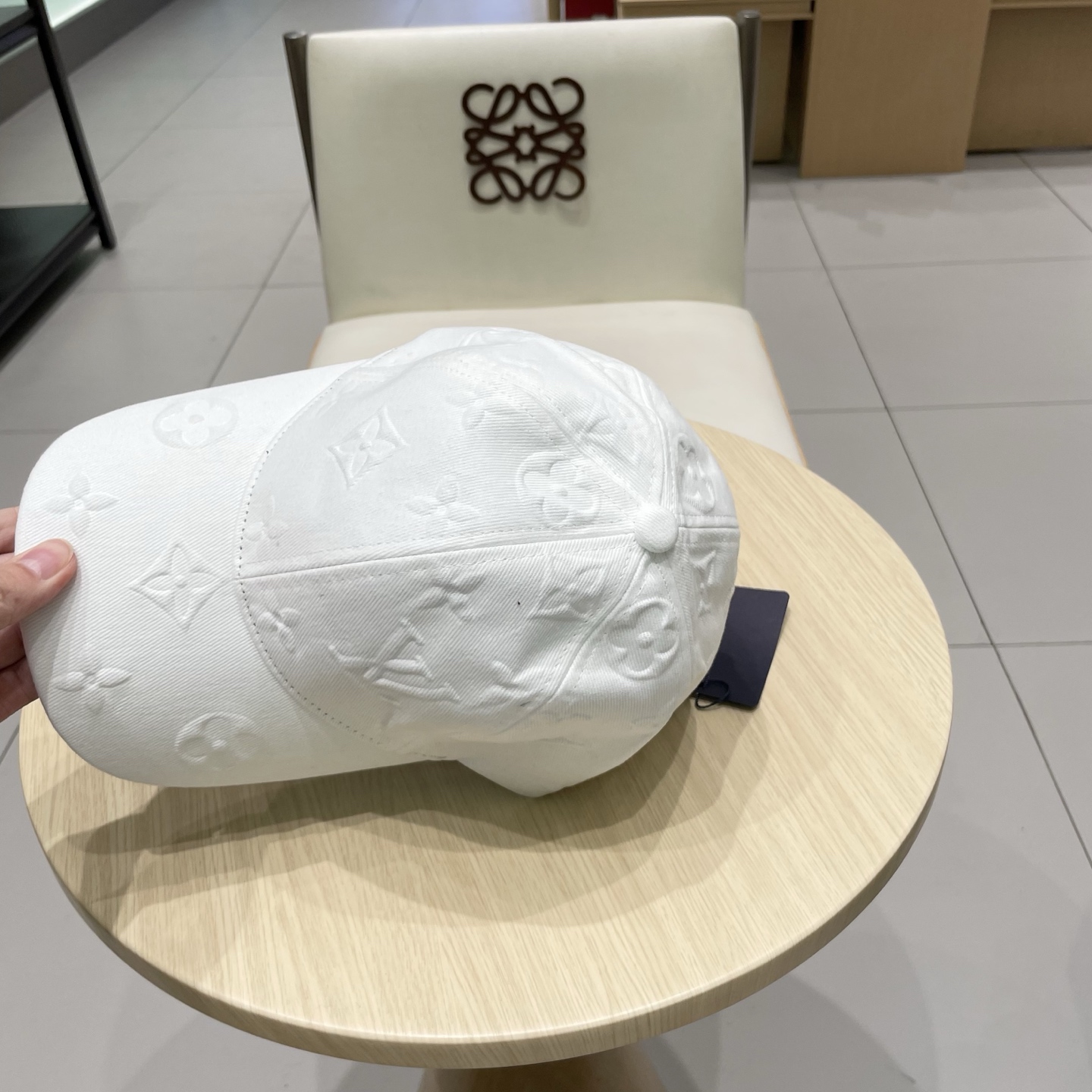 LV路易威登官网同步高版本 新款压花牛仔棒球帽🧢
火爆技术升级，洗水牛仔风街头风十足
更符合现在时尚小哥