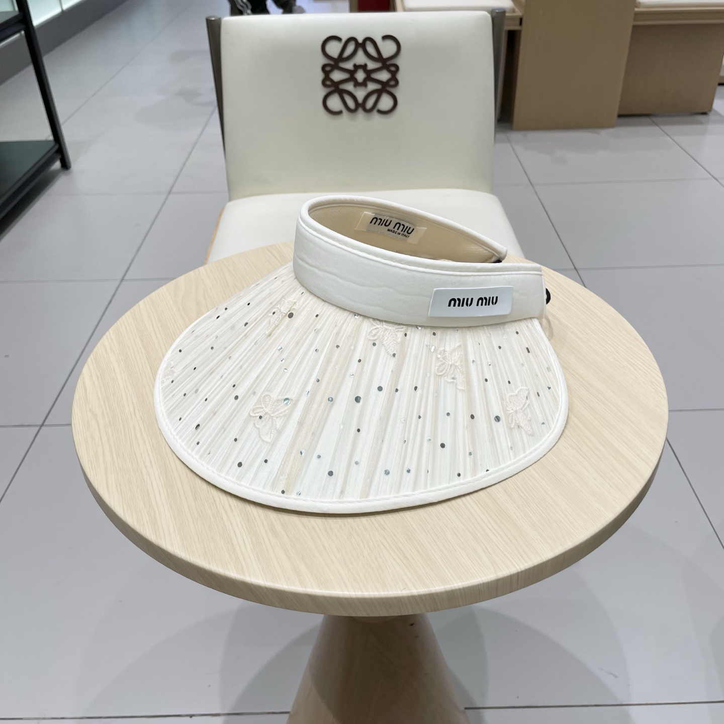  缪缪miumiu2025新款女夏季闪亮水钻空顶遮阳帽百搭优雅出游发箍帽防紫外线帽