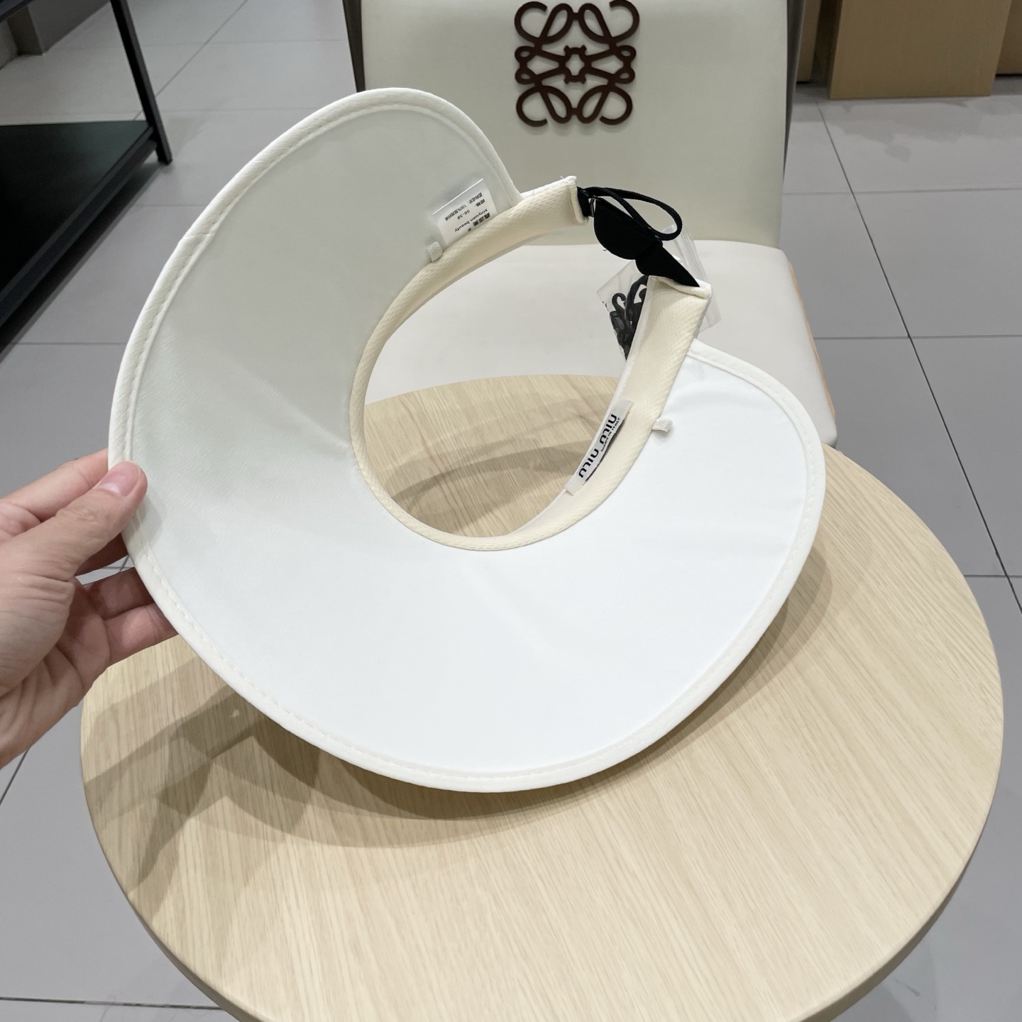  缪缪miumiu2025新款女夏季闪亮水钻空顶遮阳帽百搭优雅出游发箍帽防紫外线帽