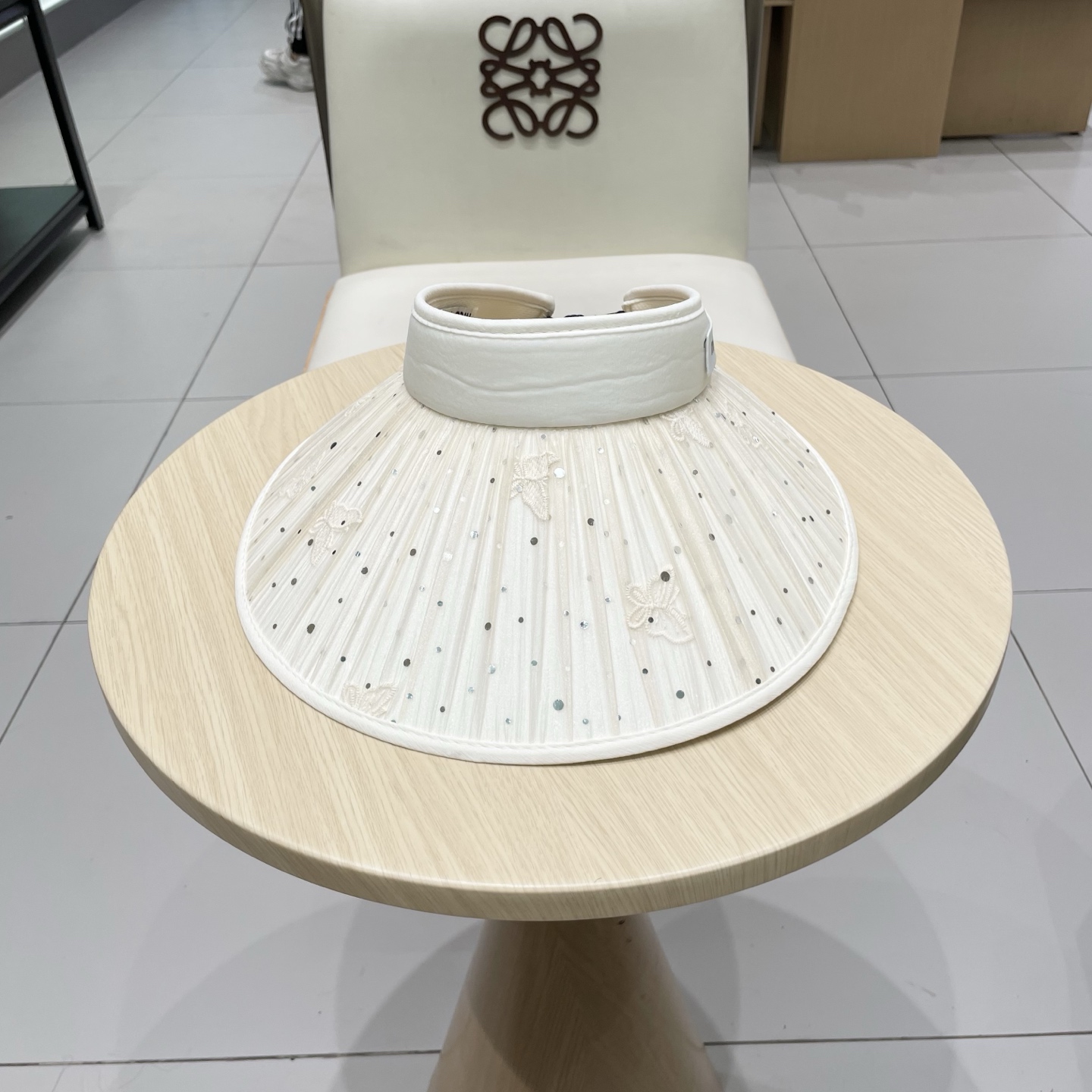  缪缪miumiu2025新款女夏季闪亮水钻空顶遮阳帽百搭优雅出游发箍帽防紫外线帽