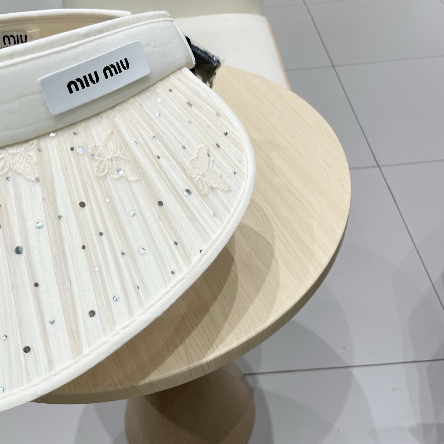  缪缪miumiu2025新款女夏季闪亮水钻空顶遮阳帽百搭优雅出游发箍帽防紫外线帽