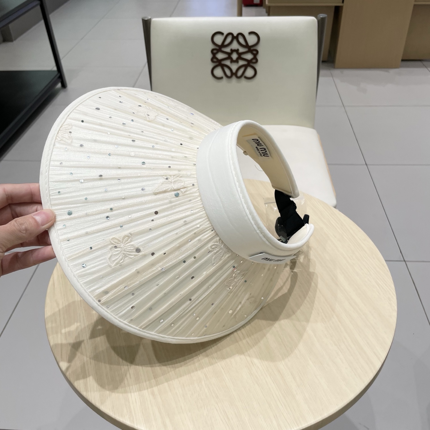  缪缪miumiu2025新款女夏季闪亮水钻空顶遮阳帽百搭优雅出游发箍帽防紫外线帽