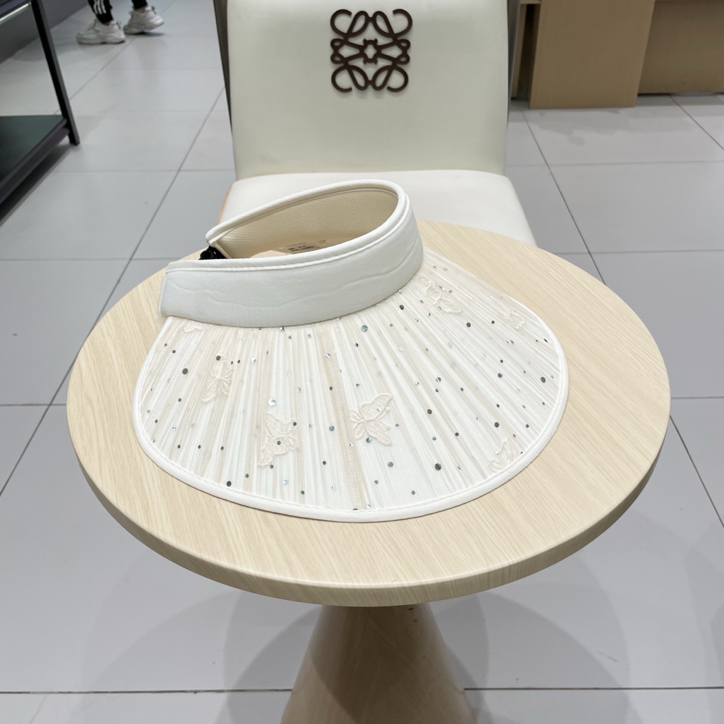  缪缪miumiu2025新款女夏季闪亮水钻空顶遮阳帽百搭优雅出游发箍帽防紫外线帽