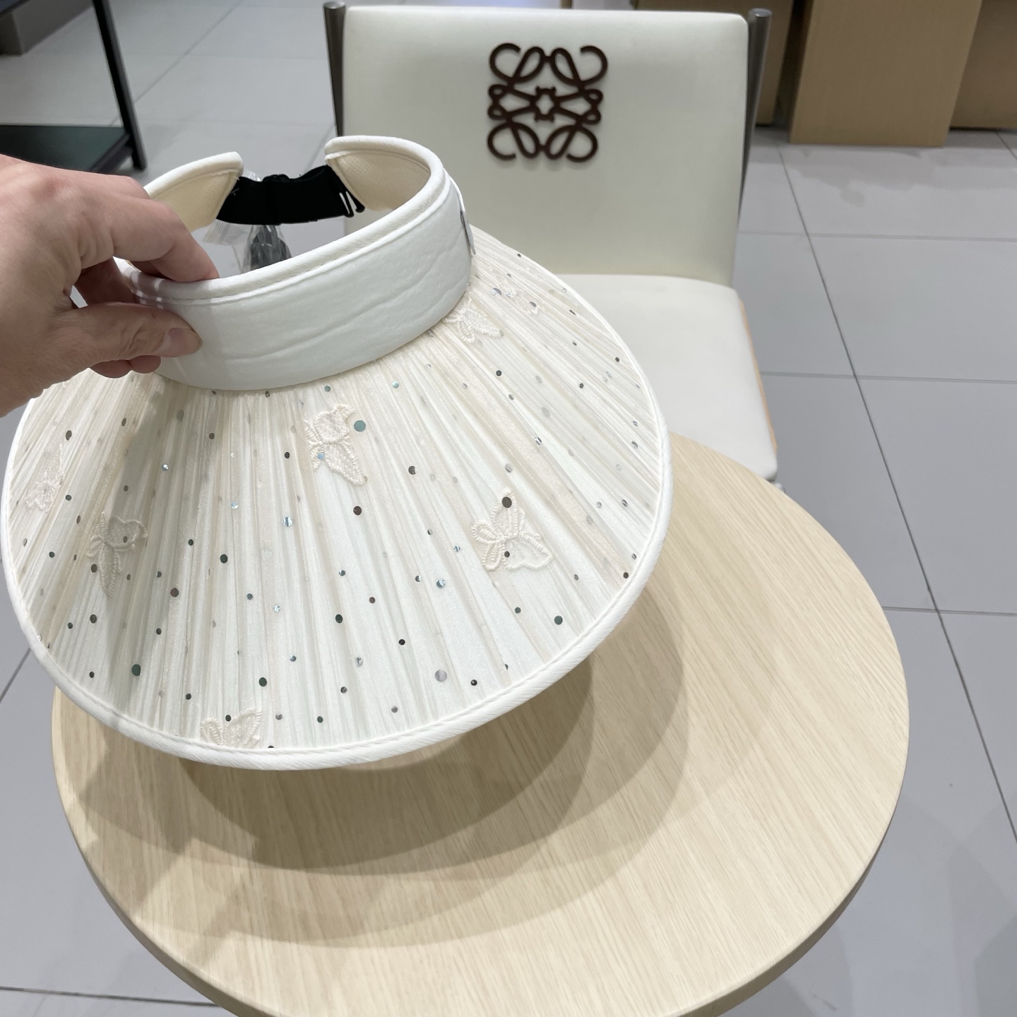  缪缪miumiu2025新款女夏季闪亮水钻空顶遮阳帽百搭优雅出游发箍帽防紫外线帽