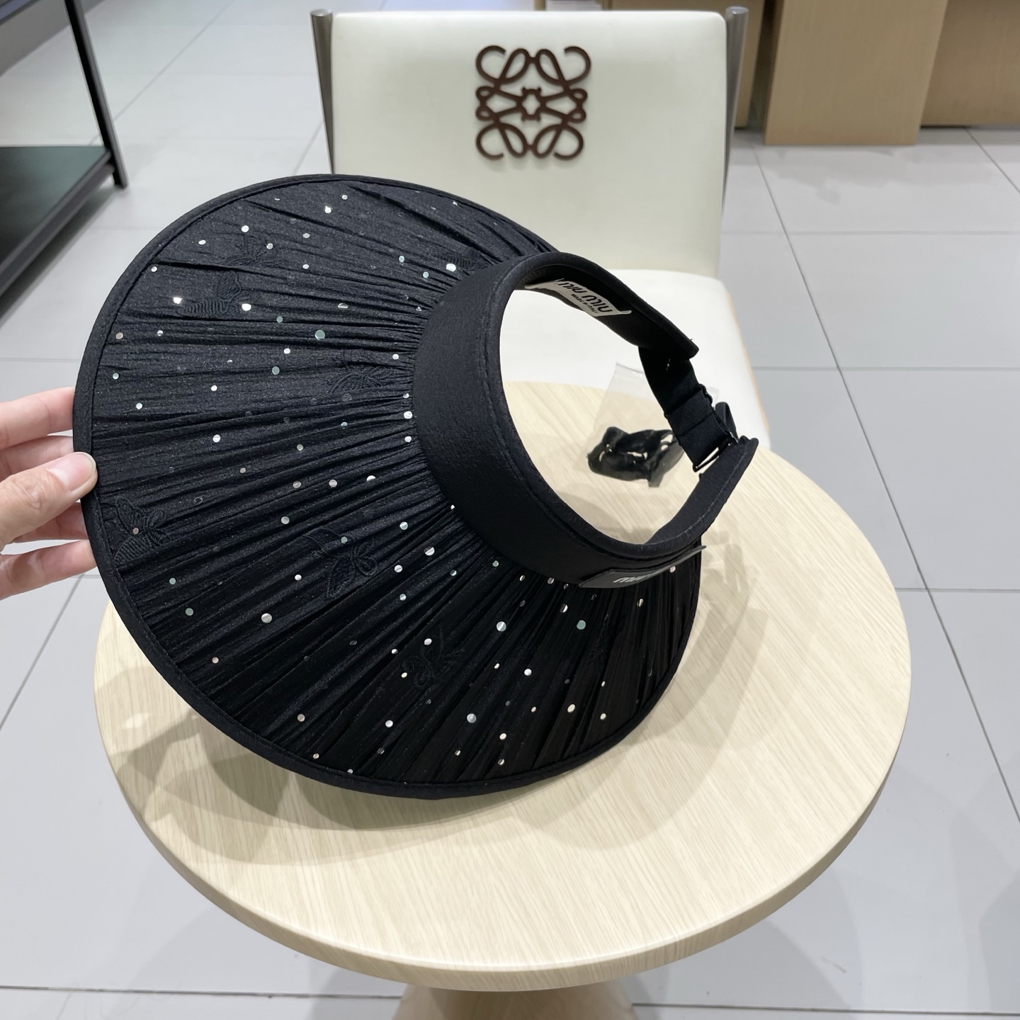  缪缪miumiu2025新款女夏季闪亮水钻空顶遮阳帽百搭优雅出游发箍帽防紫外线帽